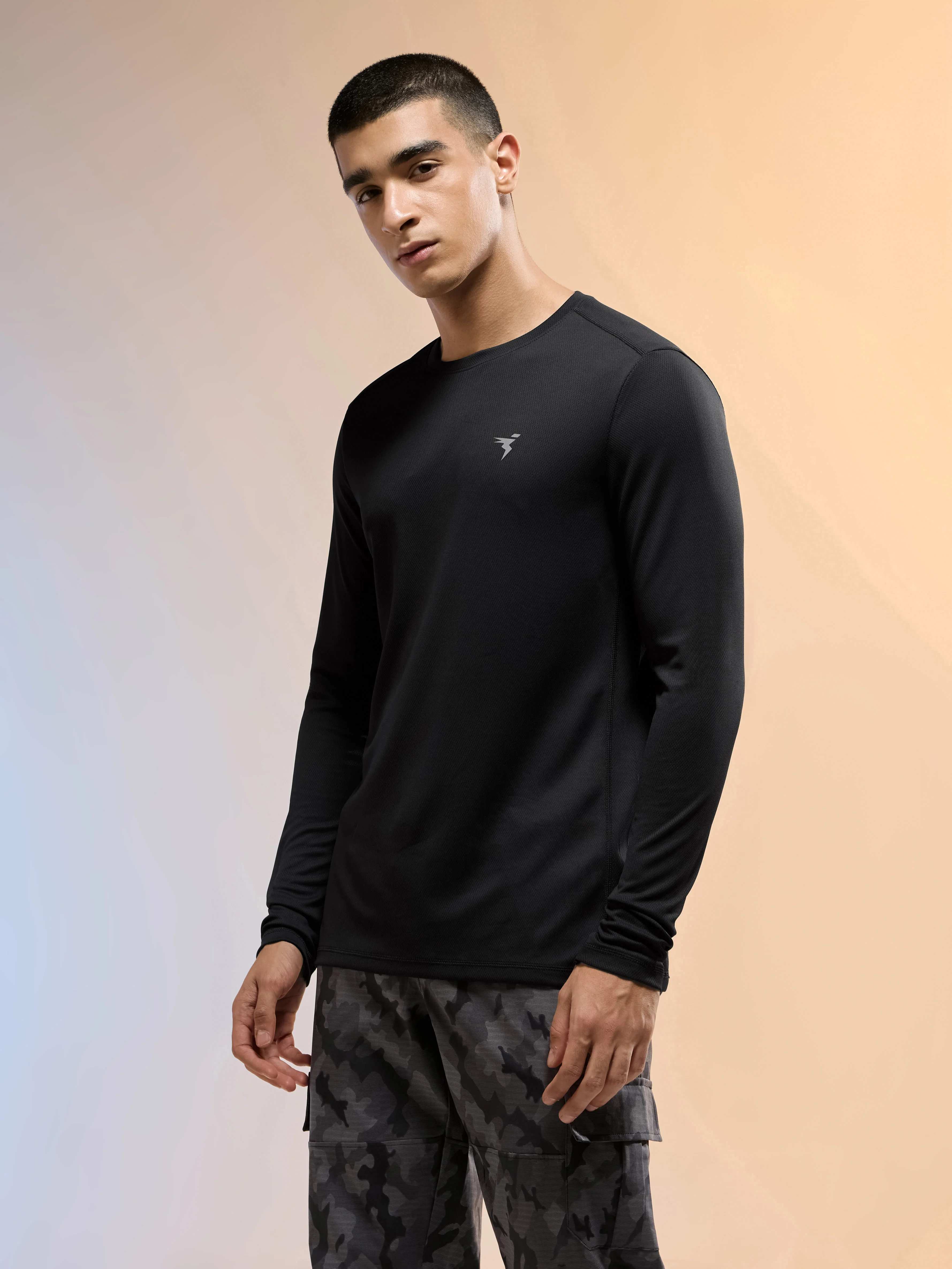 Men Solid Slim Fit Crew Neck T-shirt with TECHNO COOL+ - Image 4