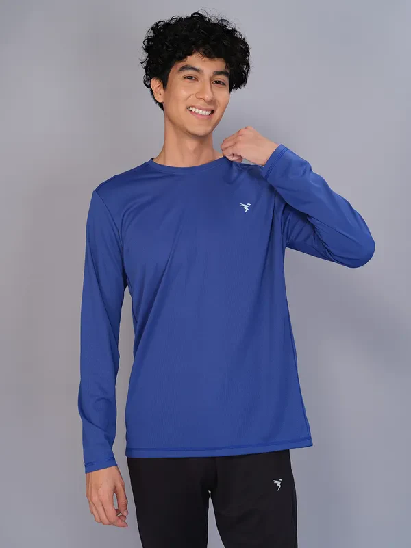 Men Solid Slim Fit Crew Neck T-shirt with TECHNO COOL+
