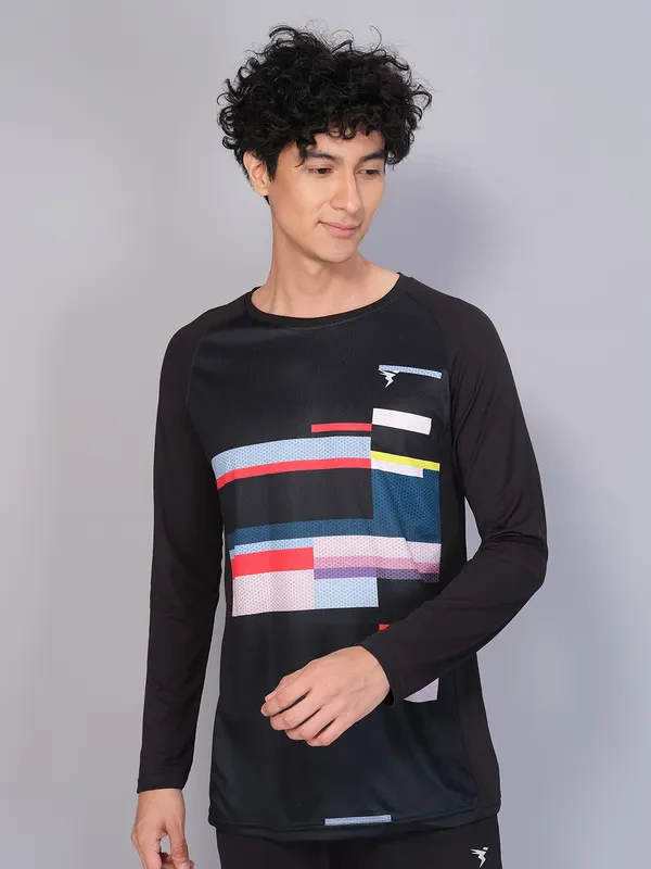 Men Geometric Slim Fit Crew Neck T-shirt with TECHNO COOL - Image 2