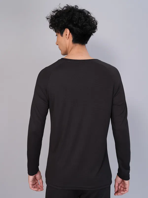 Men Geometric Slim Fit Crew Neck T-shirt with TECHNO COOL - Image 3