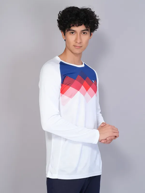 Men Geometric Slim Fit Crew Neck T-shirt with TECHNO COOL - Image 4