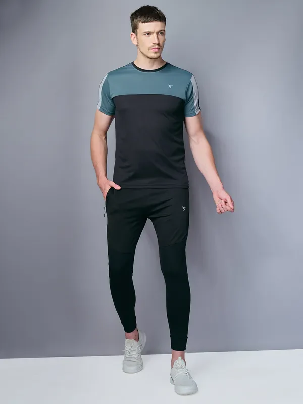 Men Colorblock Slim Fit Crew Neck T-shirt with TECHNO COOL - Image 4