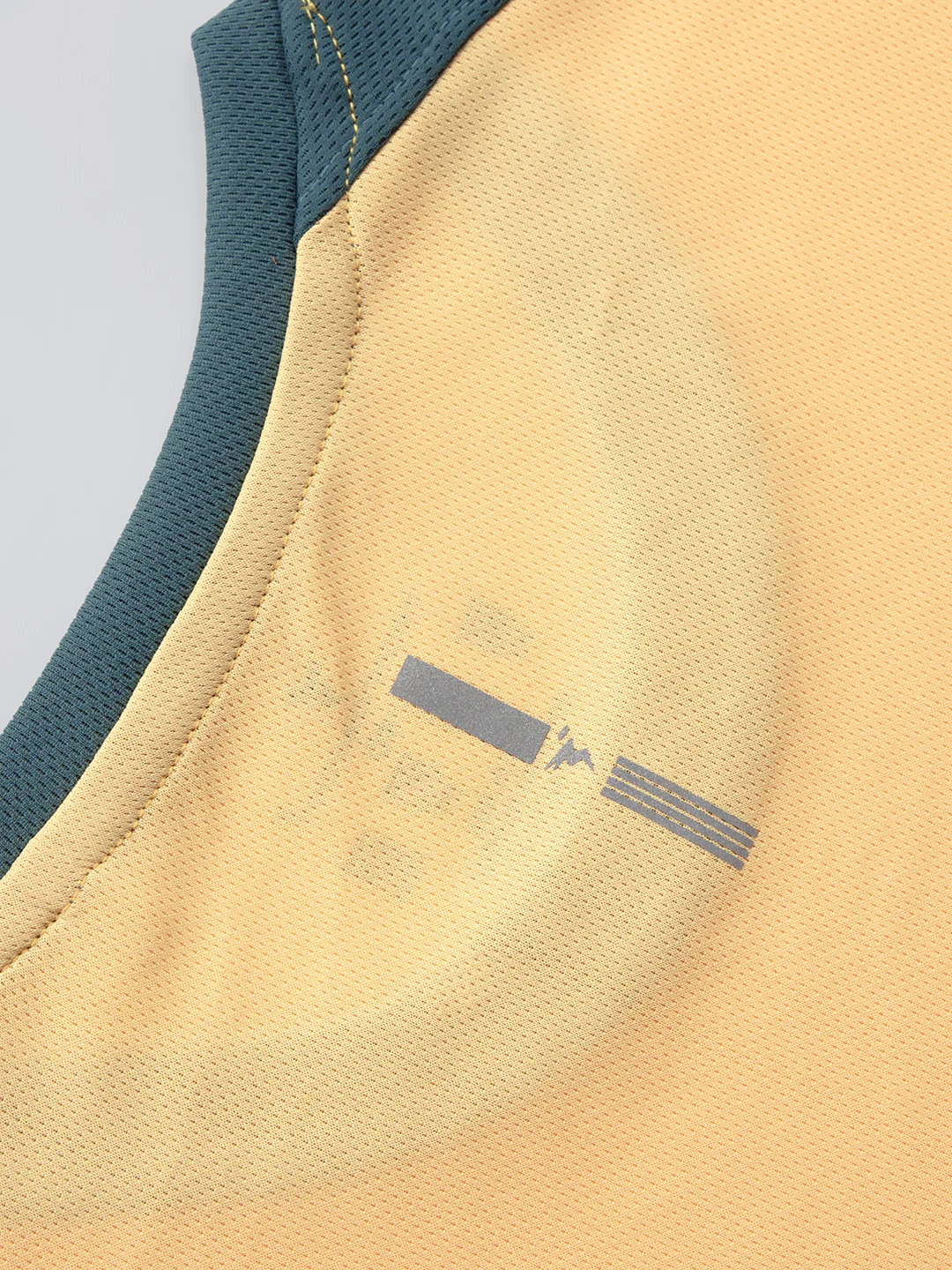 Men Colorblock Slim Fit Crew Neck T-shirt with TECHNO COOL - Image 9