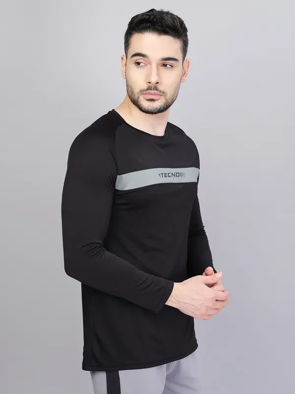 Men Colorblock Slim Fit Crew Neck T-shirt with TECHNO COOL+ - Image 3