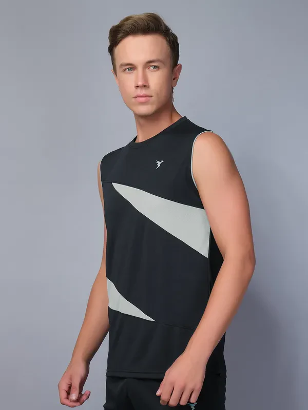 Men Colorblock Slim Fit Crew Neck Innerwear Vest with TECHNO COOL - Image 3