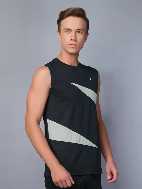 Men Colorblock Slim Fit Crew Neck Innerwear Vest with TECHNO COOL - Image 6