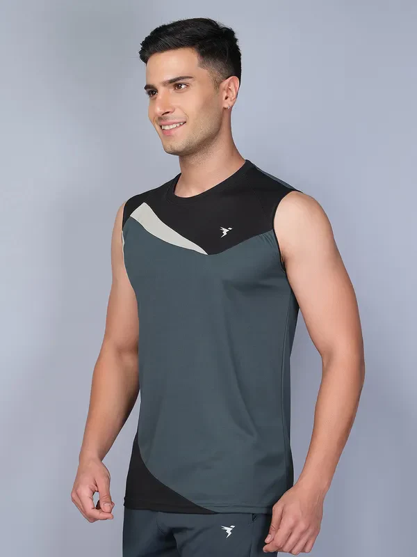 Men Colorblock Slim Fit Crew Neck Innerwear Vest with TECHNO COOL - Image 6