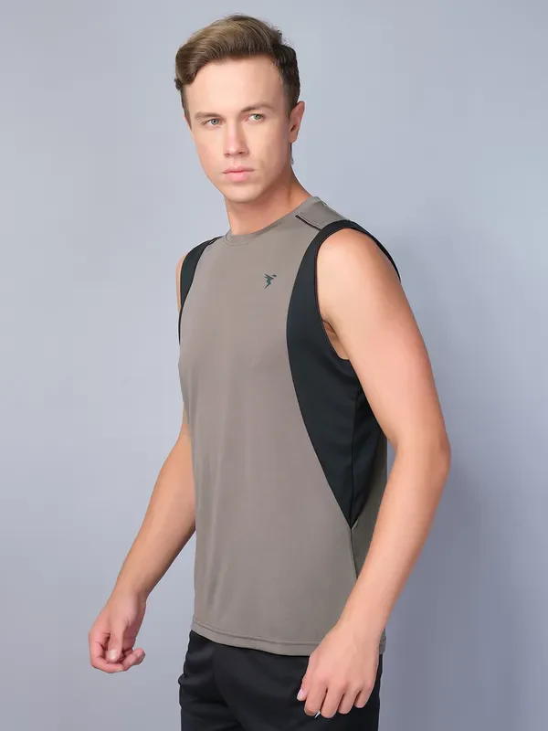 Men Colorblock Slim Fit Crew Neck Innerwear Vest with TECHNO COOL - Image 2