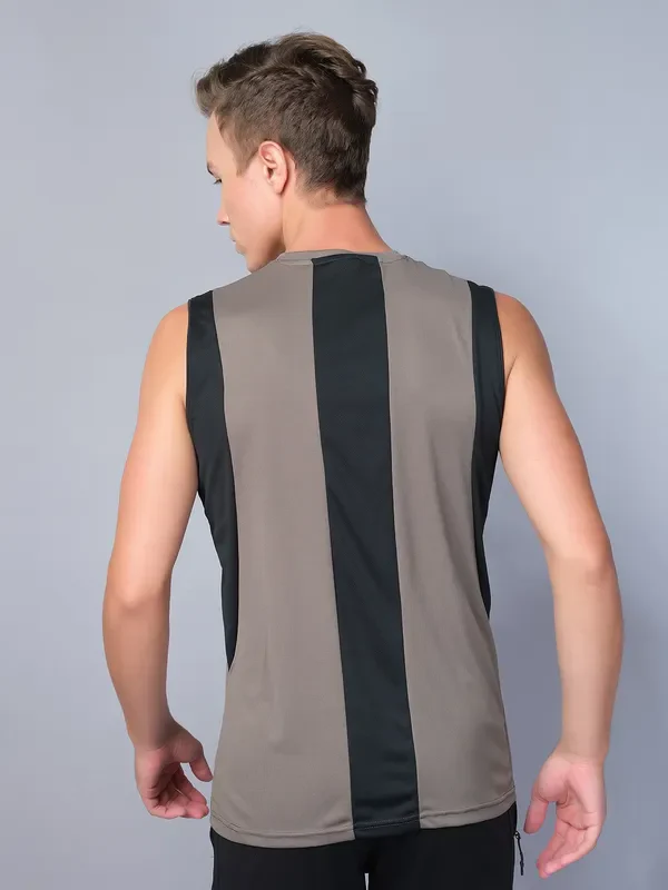 Men Colorblock Slim Fit Crew Neck Innerwear Vest with TECHNO COOL - Image 3