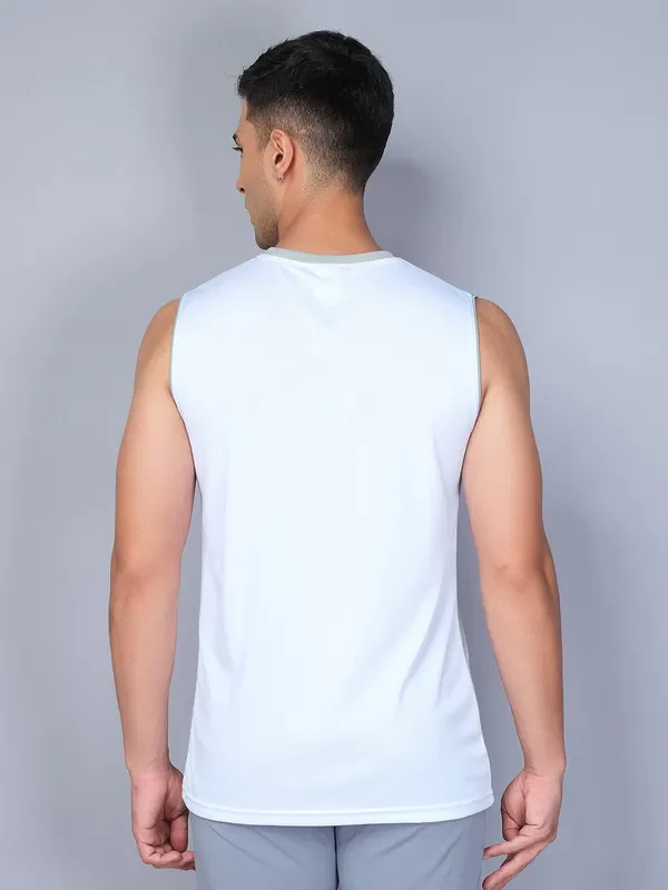 Men Colorblock Slim Fit Crew Neck Innerwear Vest with TECHNO COOL - Image 3