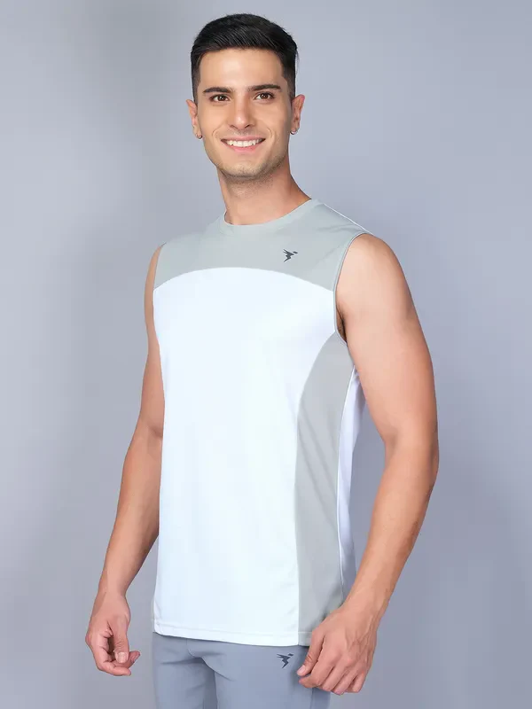 Men Colorblock Slim Fit Crew Neck Innerwear Vest with TECHNO COOL - Image 5