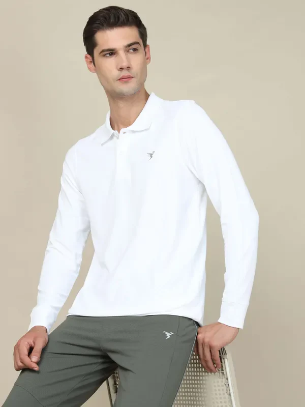 Men Solid Slim Fit Polo T-shirt with MATPIQ