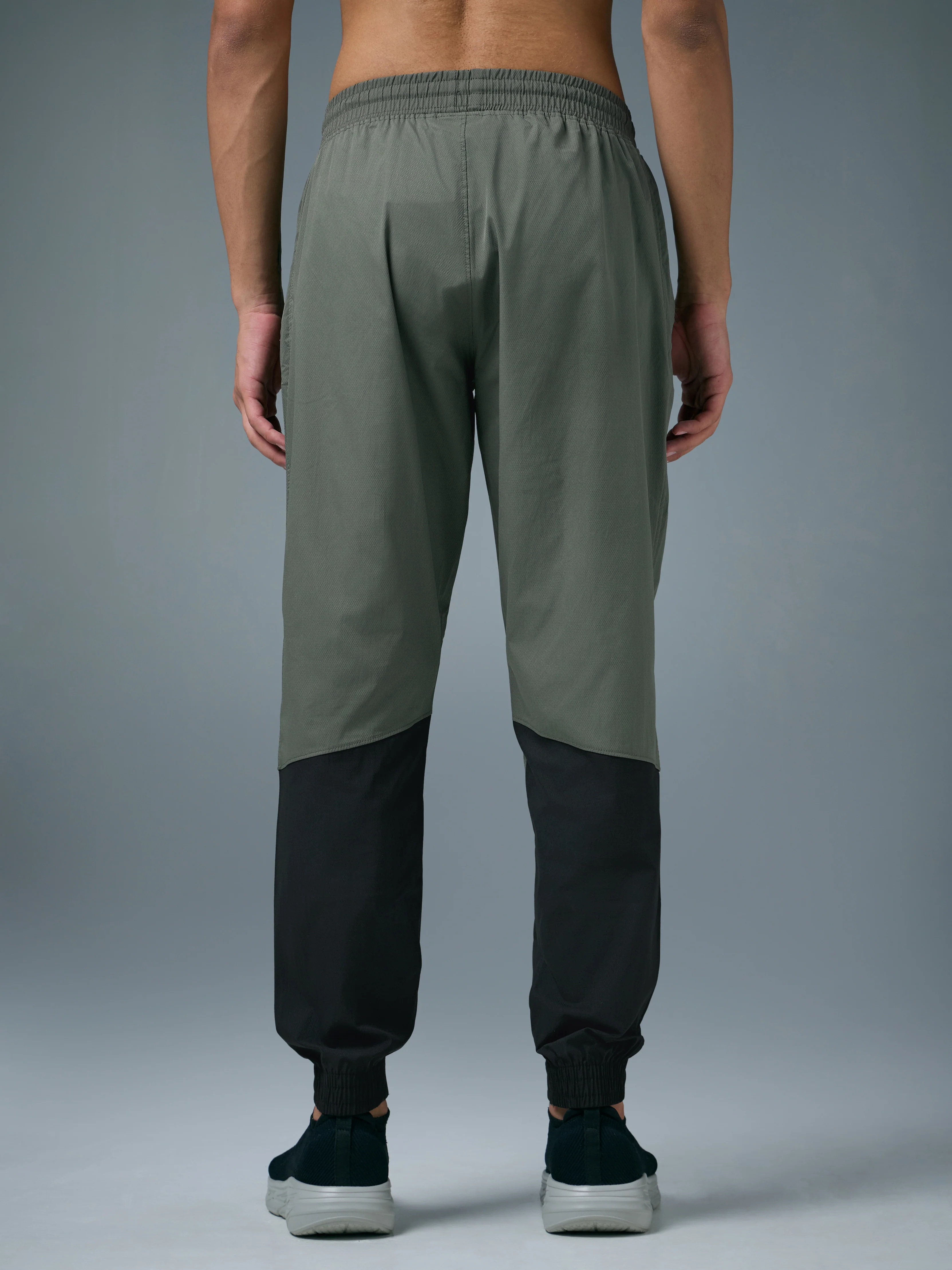 Men Colorblock Slim Fit Joggers with TECHNOLITE STRETCH - Image 3