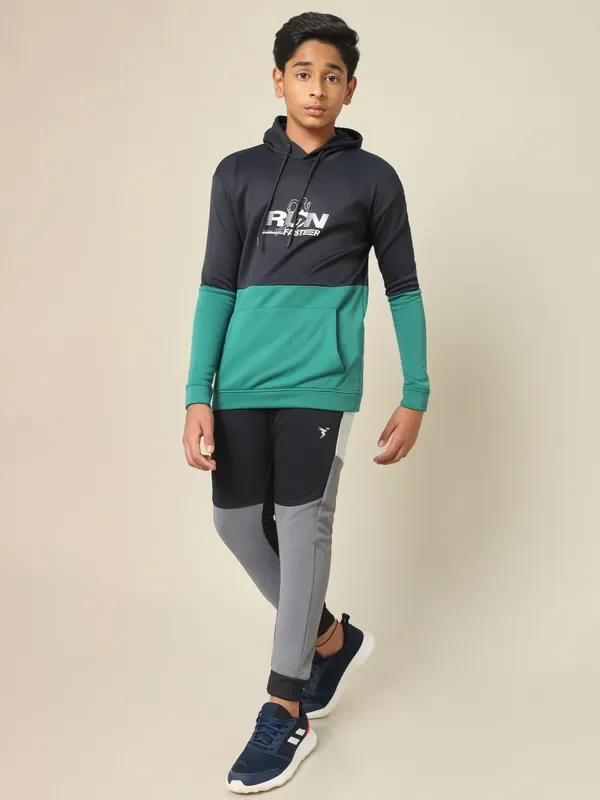 Boys Colorblock Slim Fit Hooded Sweatshirt with TECHNO WARM+ - Image 4