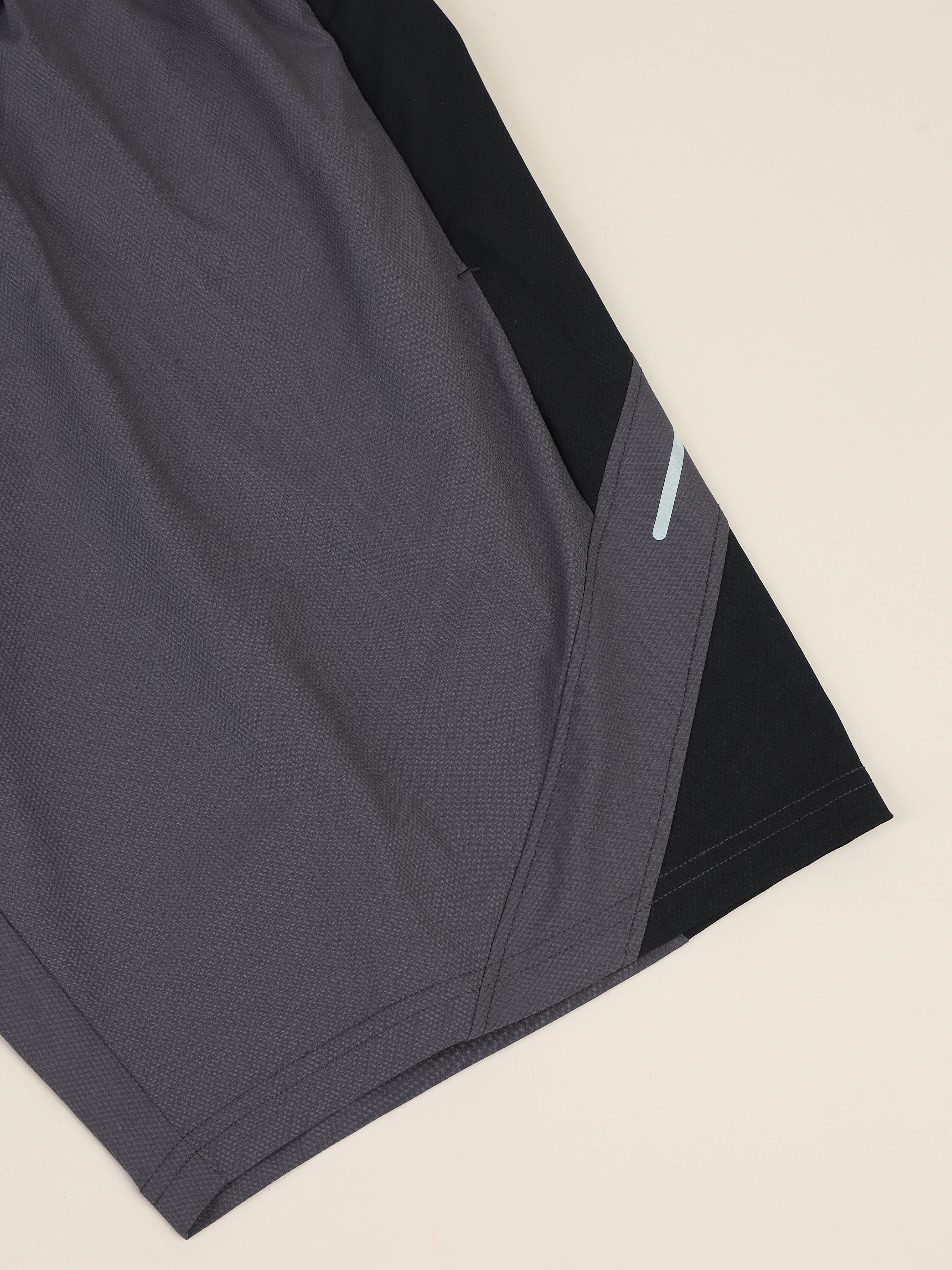 Men Colorblock Slim Fit Shorts with Lytra - Image 9
