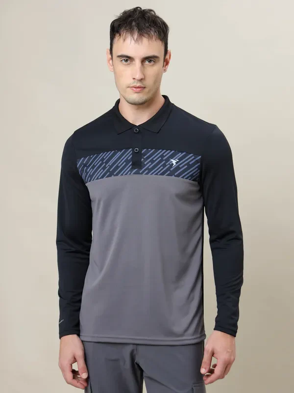 Men Colorblock Slim Fit Polo T-shirt with TECHNO COOL+