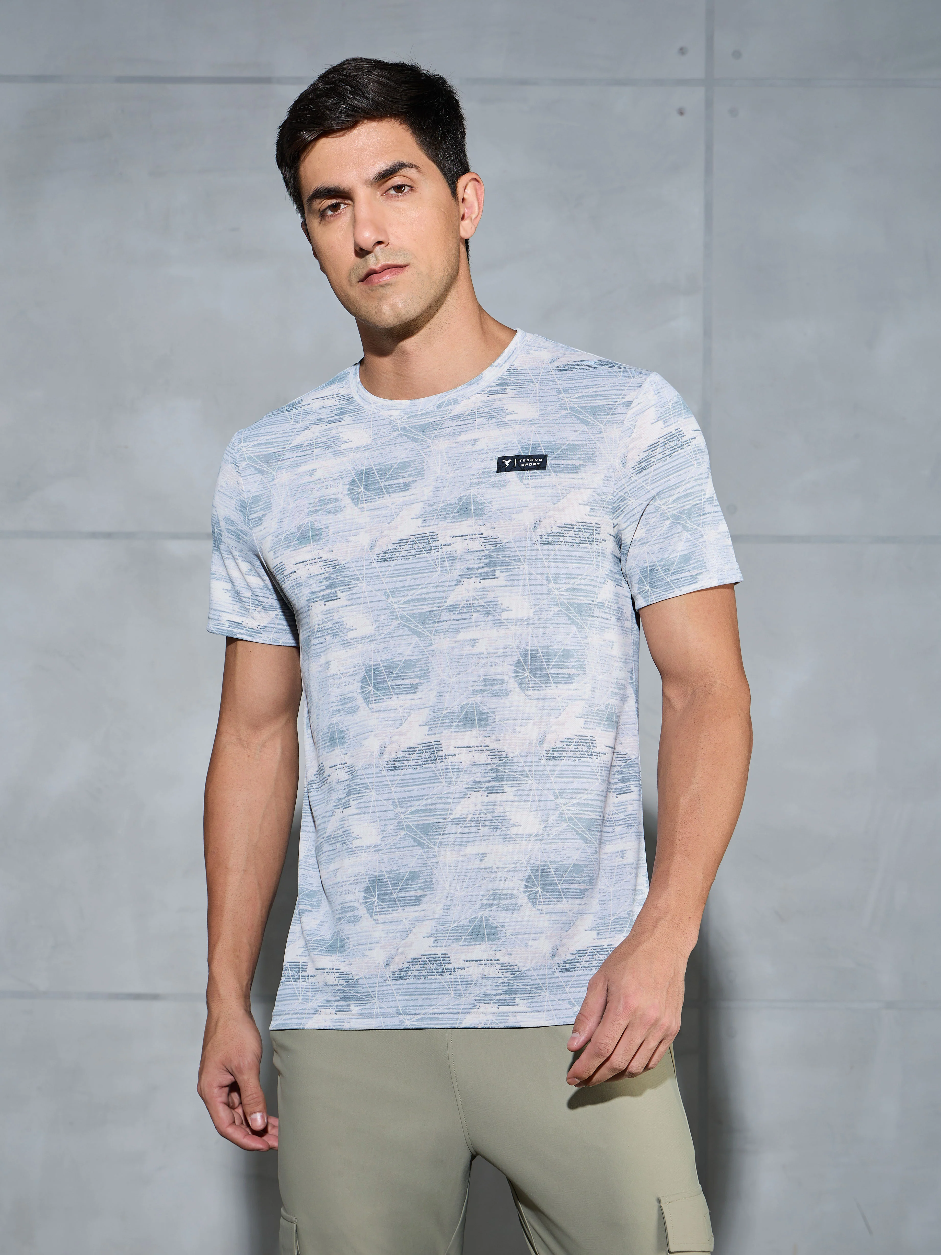 Men Abstract Print Slim Fit Crew Neck T-shirt with TECHNO COOL+ - Image 2