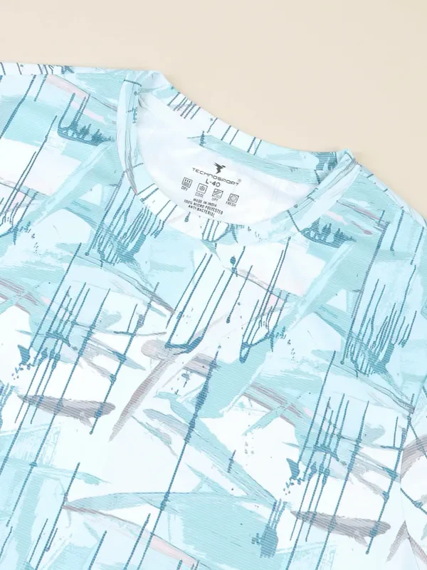 Men Abstract Print Slim Fit Crew Neck T-shirt with TECHNO COOL+ - Image 9