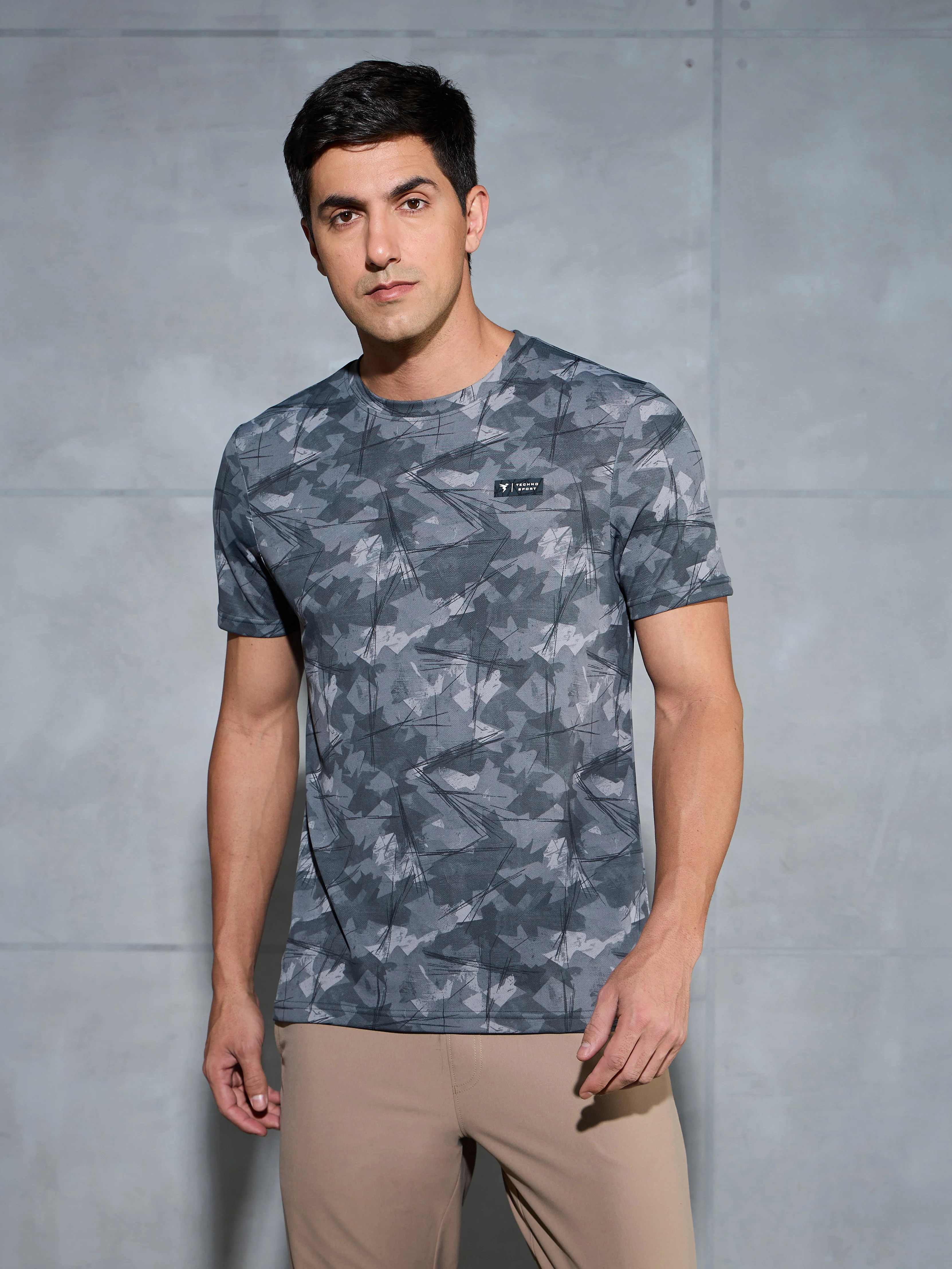 Men Abstract Print Slim Fit Crew Neck T-shirt with TECHNO COOL+ - Image 2