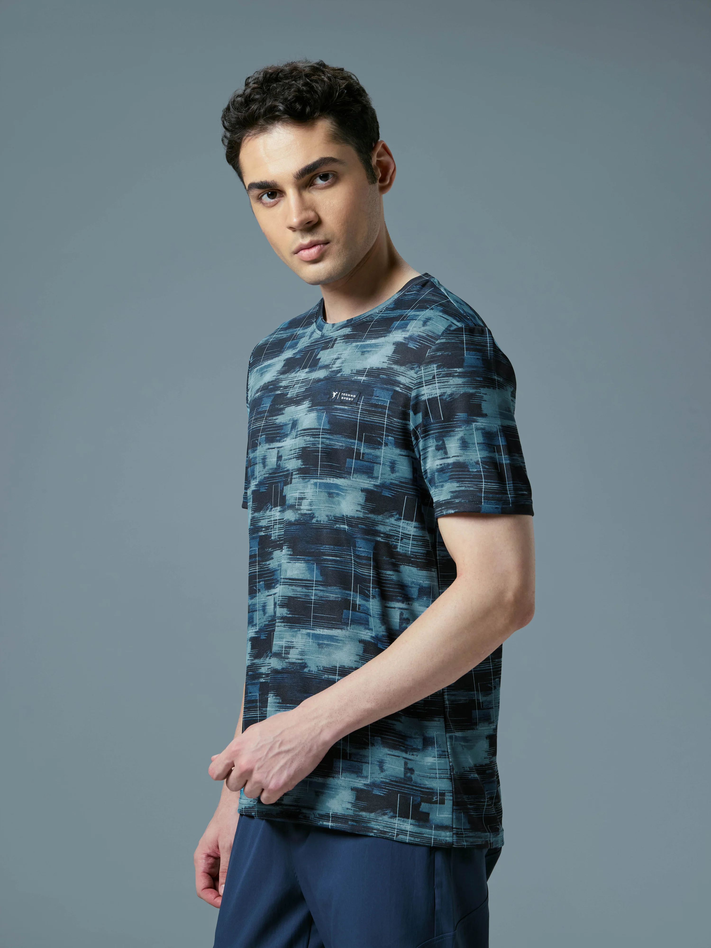 Men Abstract Print Slim Fit Crew Neck T-shirt with TECHNO COOL+ - Image 3