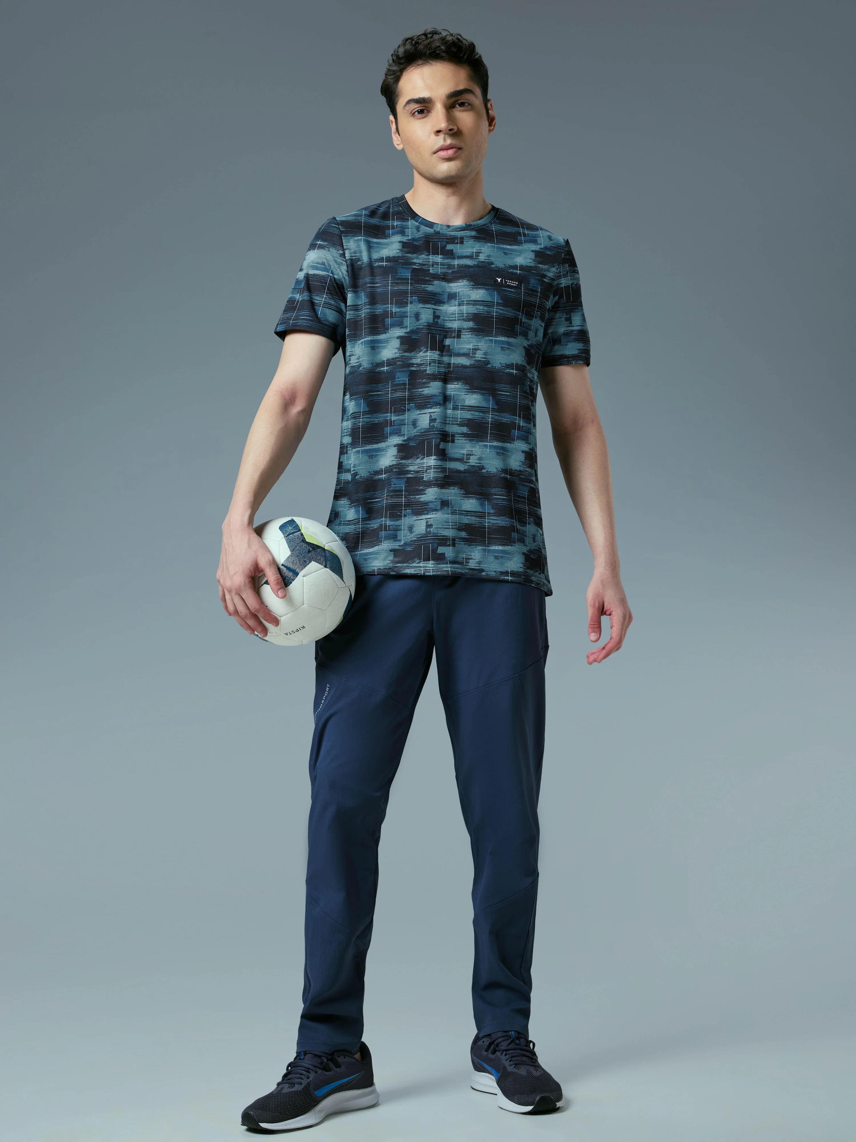 Men Abstract Print Slim Fit Crew Neck T-shirt with TECHNO COOL+ - Image 4