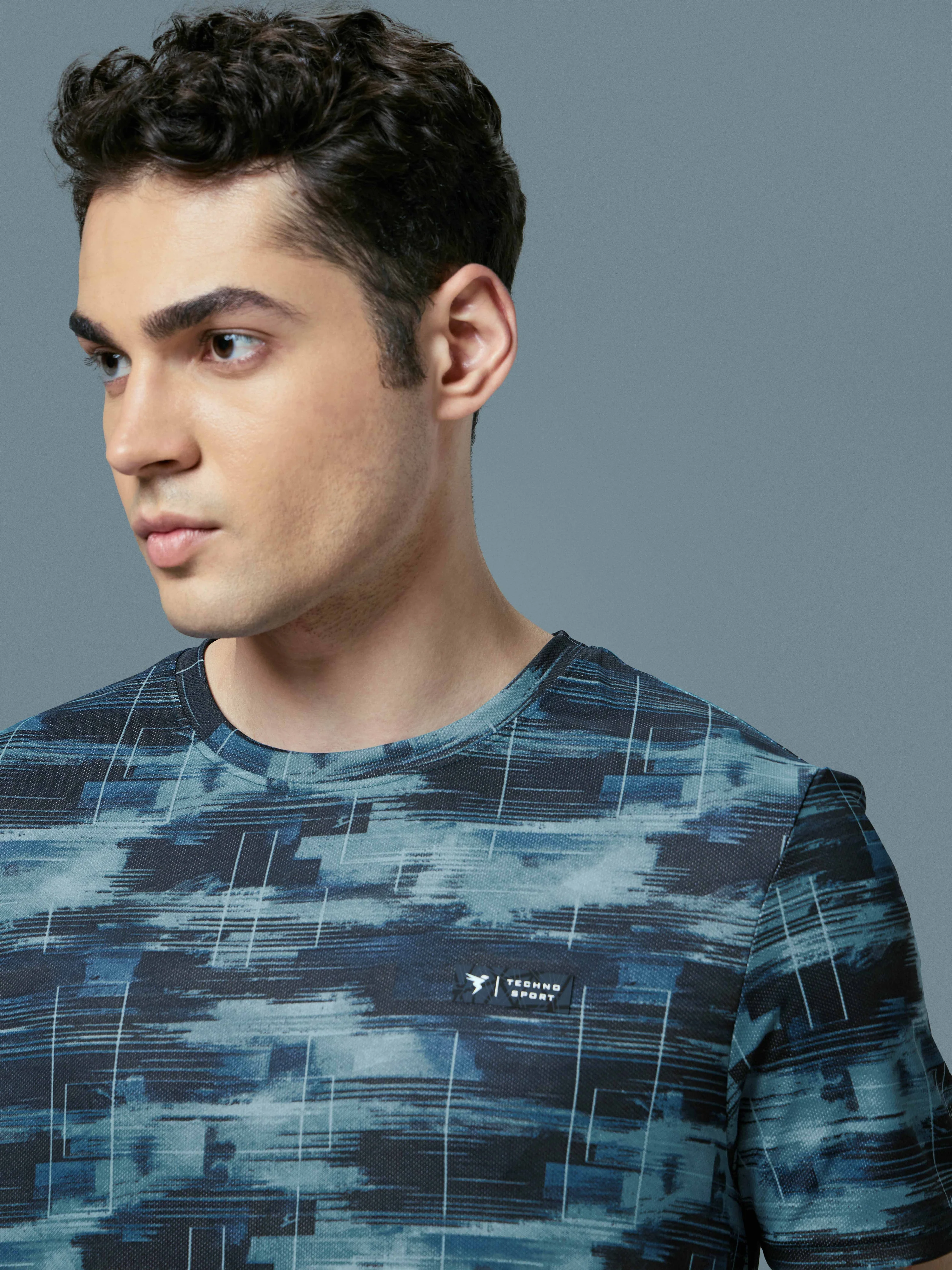 Men Abstract Print Slim Fit Crew Neck T-shirt with TECHNO COOL+ - Image 5
