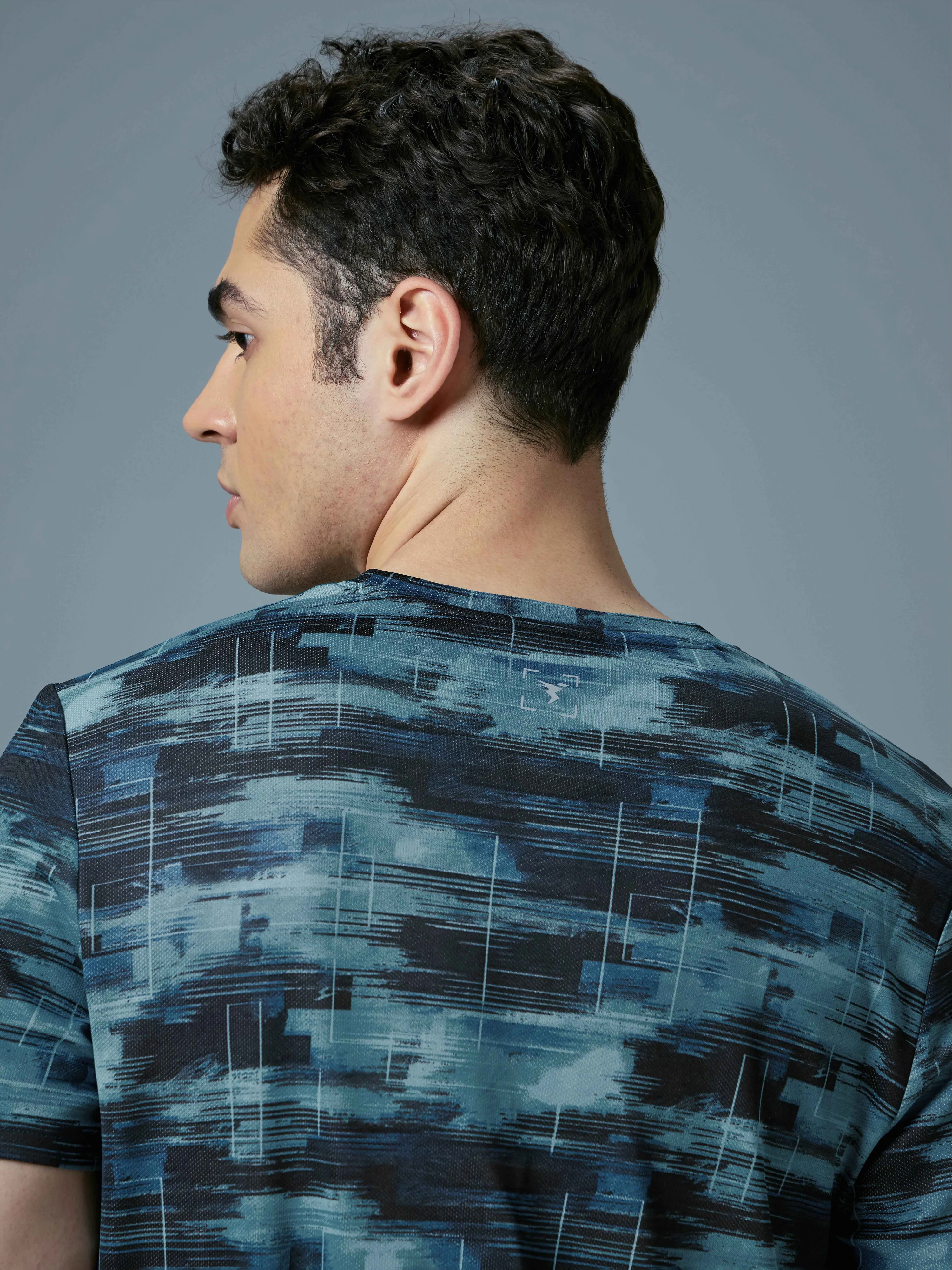 Men Abstract Print Slim Fit Crew Neck T-shirt with TECHNO COOL+ - Image 6