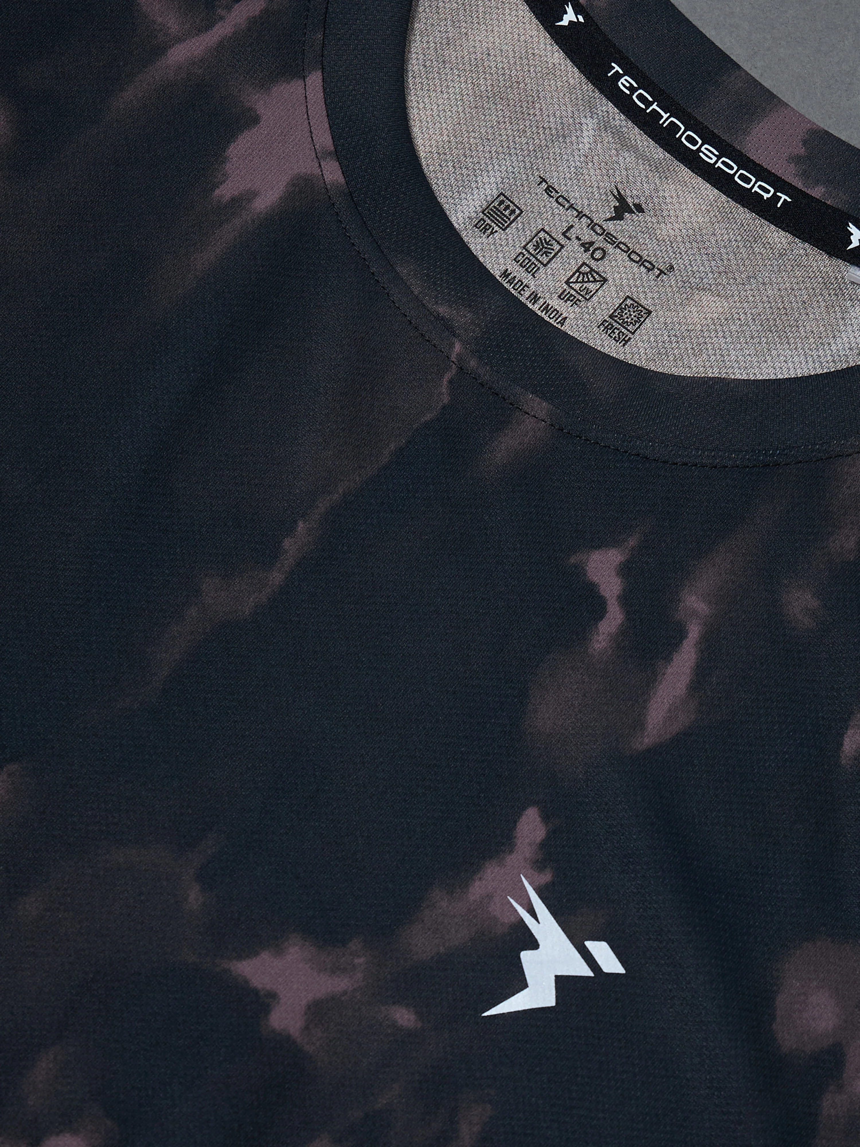 Men Abstract Print Slim Fit Crew Neck T-shirt with TECHNO COOL+ - Image 8
