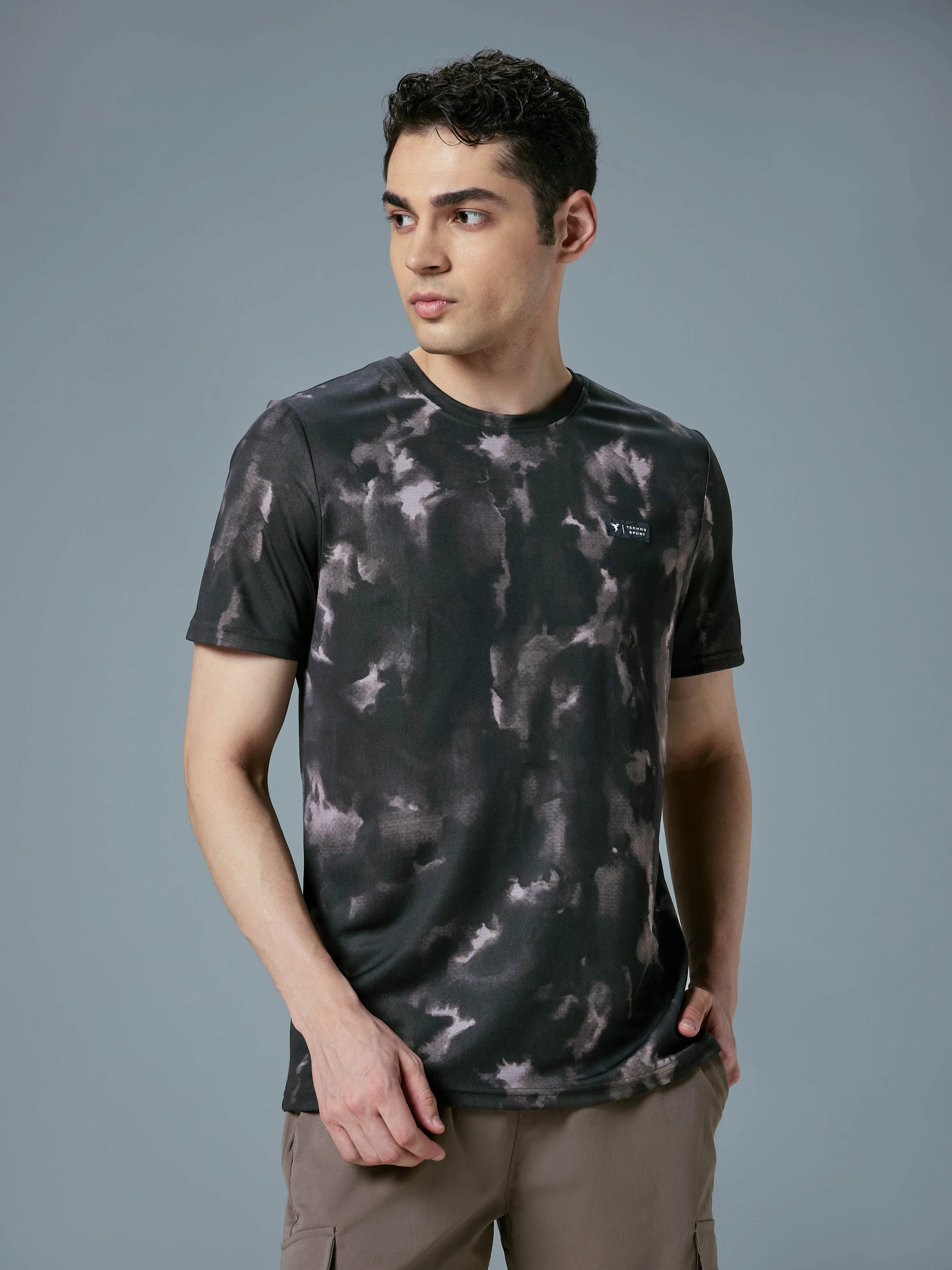 Men Abstract Print Slim Fit Crew Neck T-shirt with TECHNO COOL+ - Image 2
