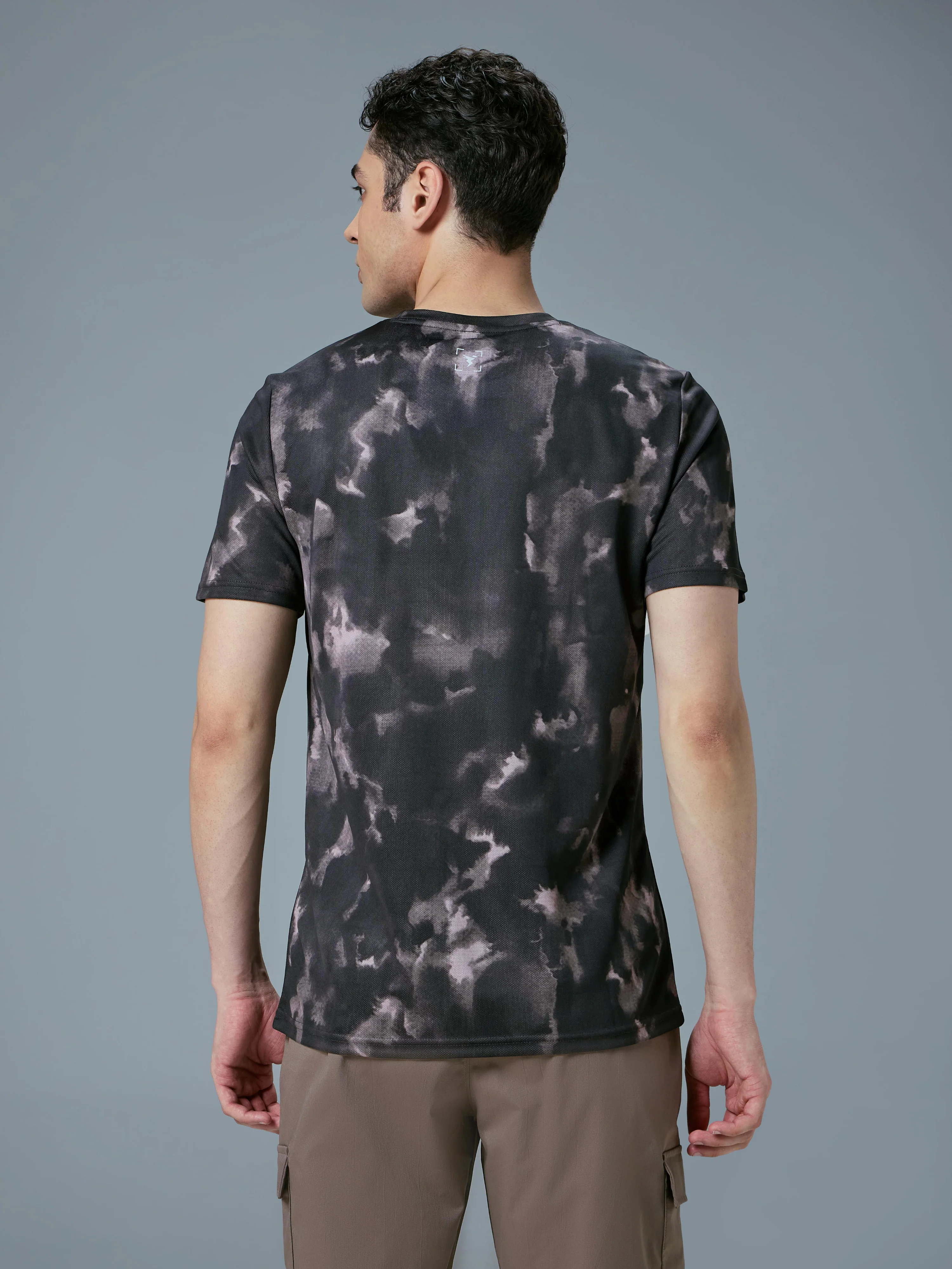Men Abstract Print Slim Fit Crew Neck T-shirt with TECHNO COOL+ - Image 3