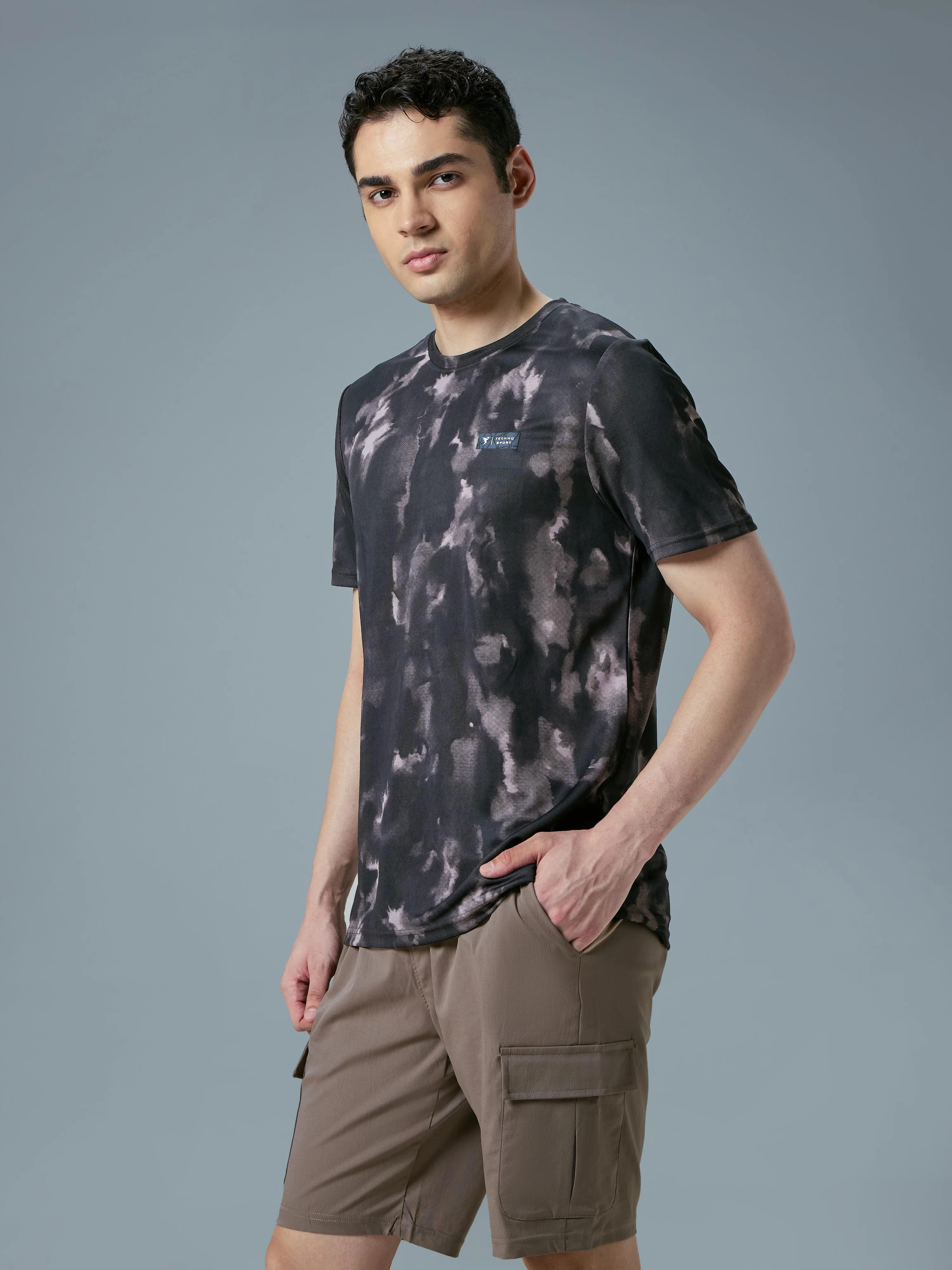 Men Abstract Print Slim Fit Crew Neck T-shirt with TECHNO COOL+ - Image 4