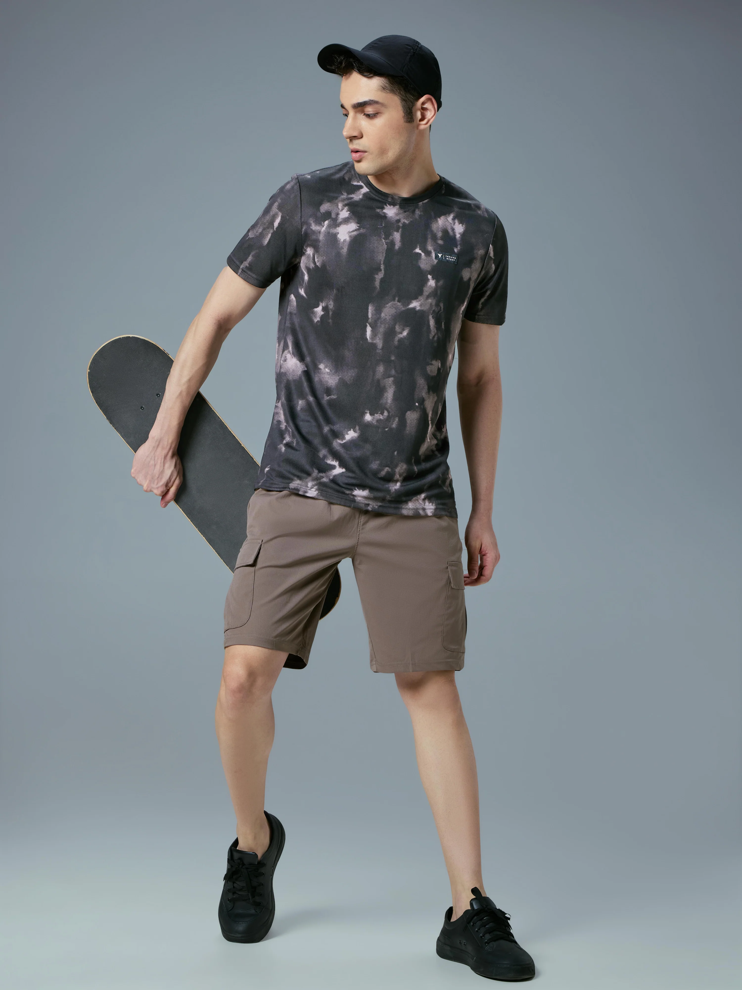 Men Abstract Print Slim Fit Crew Neck T-shirt with TECHNO COOL+ - Image 5
