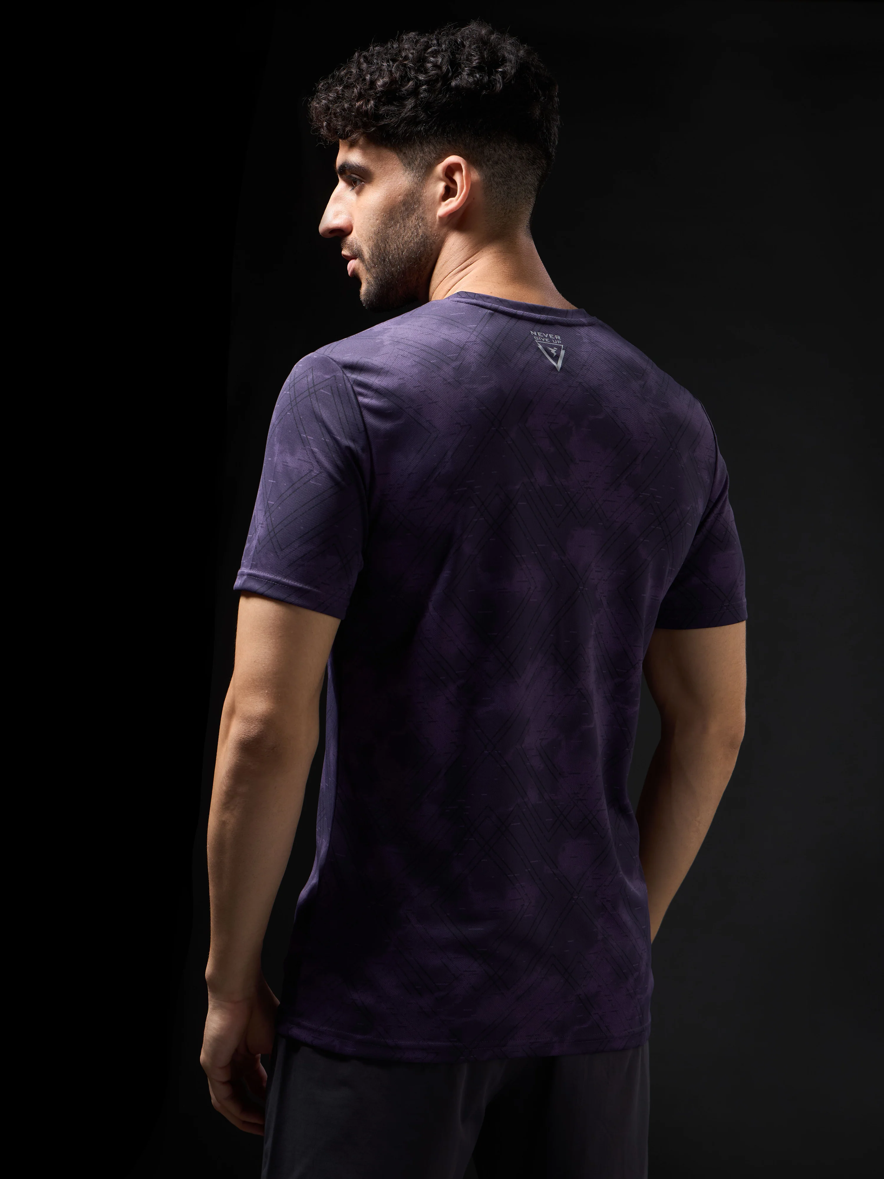 Men Abstract Print Slim Fit Crew Neck T-shirt with TECHNO COOL+ - Image 3