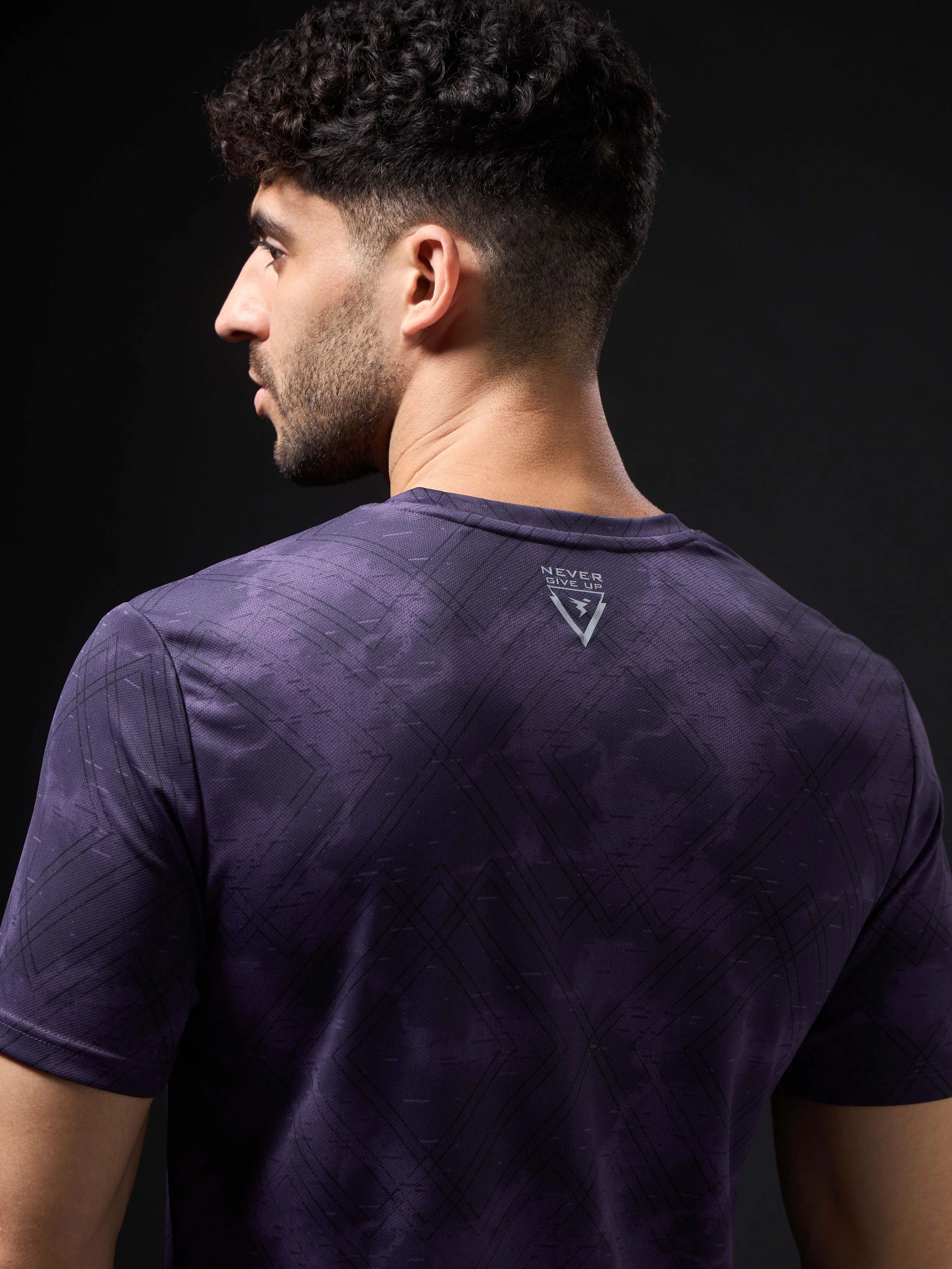 Men Abstract Print Slim Fit Crew Neck T-shirt with TECHNO COOL+ - Image 7