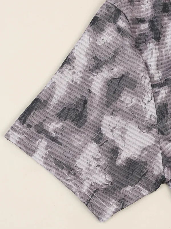 Men Abstract Print Slim Fit Crew Neck T-shirt with TECHNO COOL+ - Image 10