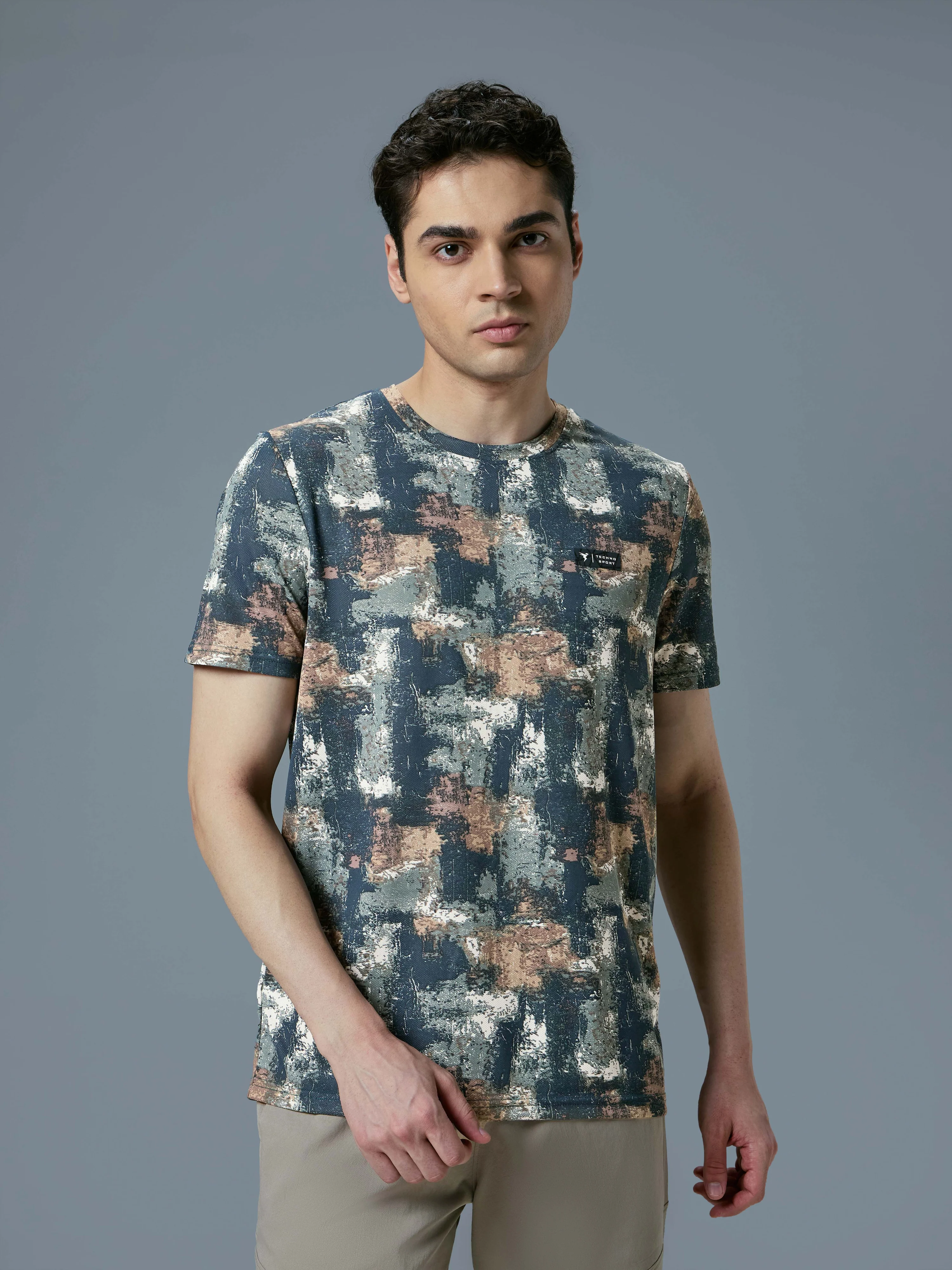Men Abstract Print Slim Fit Crew Neck T-shirt with TECHNO COOL+ - Image 2