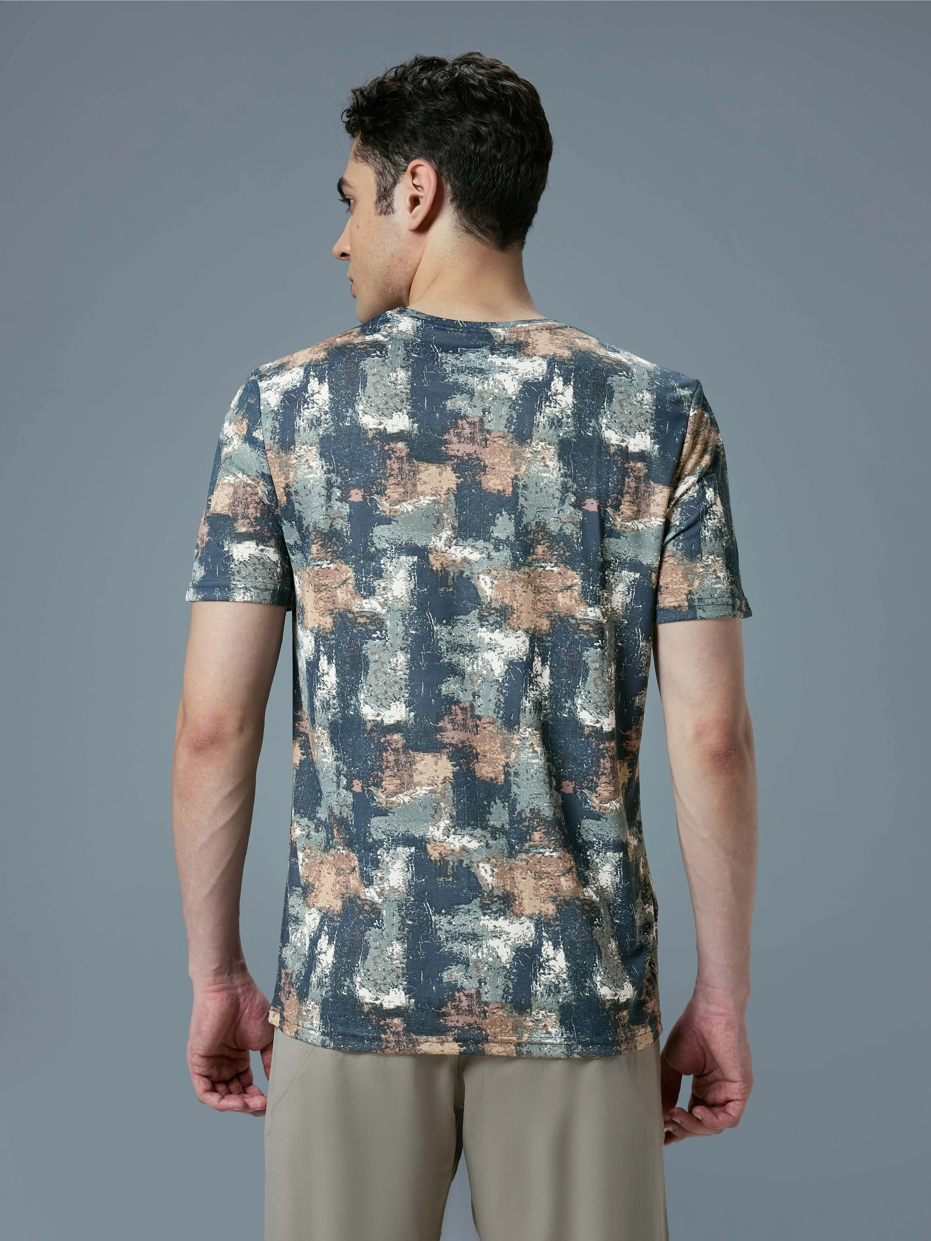 Men Abstract Print Slim Fit Crew Neck T-shirt with TECHNO COOL+ - Image 3