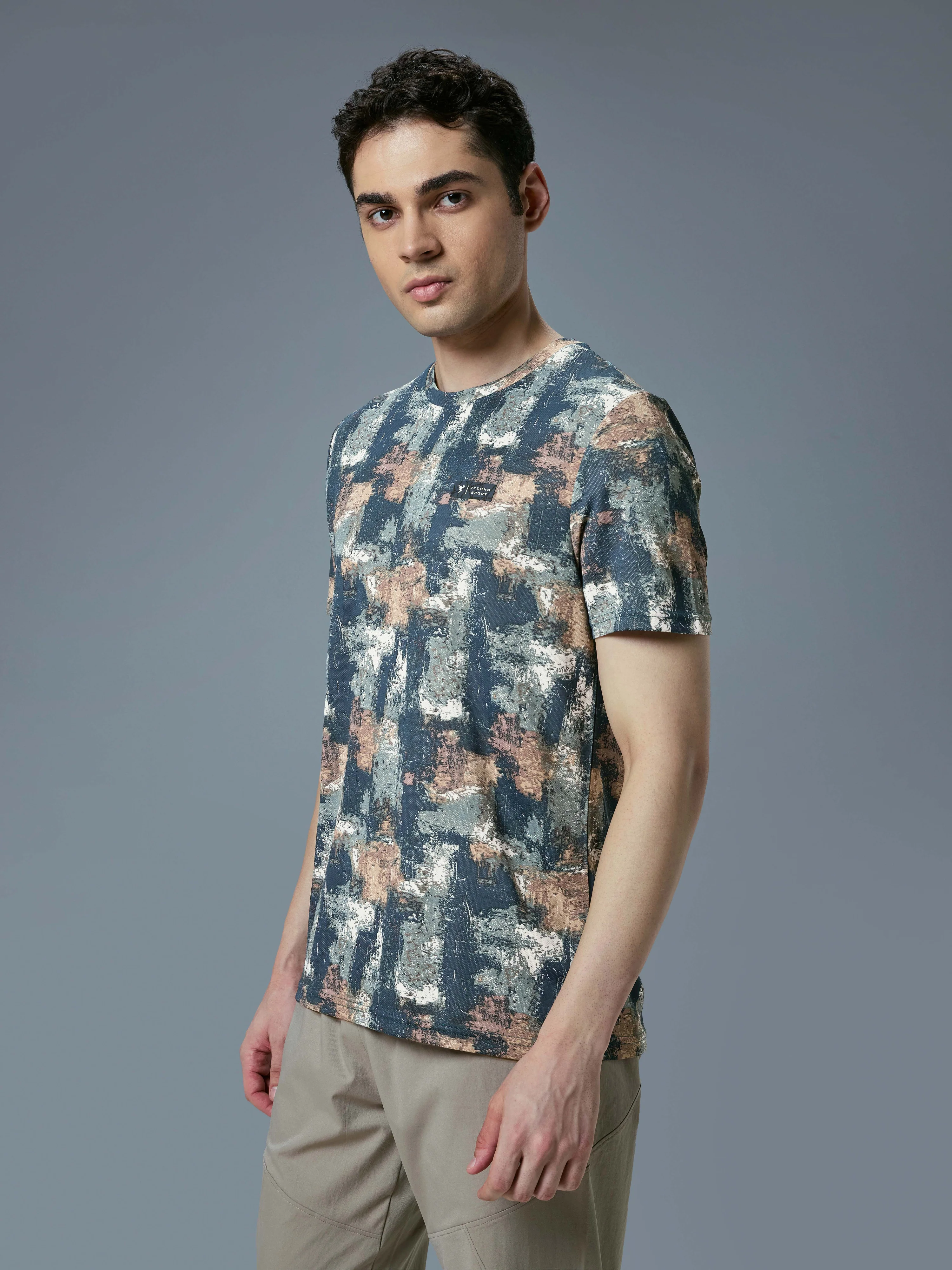 Men Abstract Print Slim Fit Crew Neck T-shirt with TECHNO COOL+ - Image 4