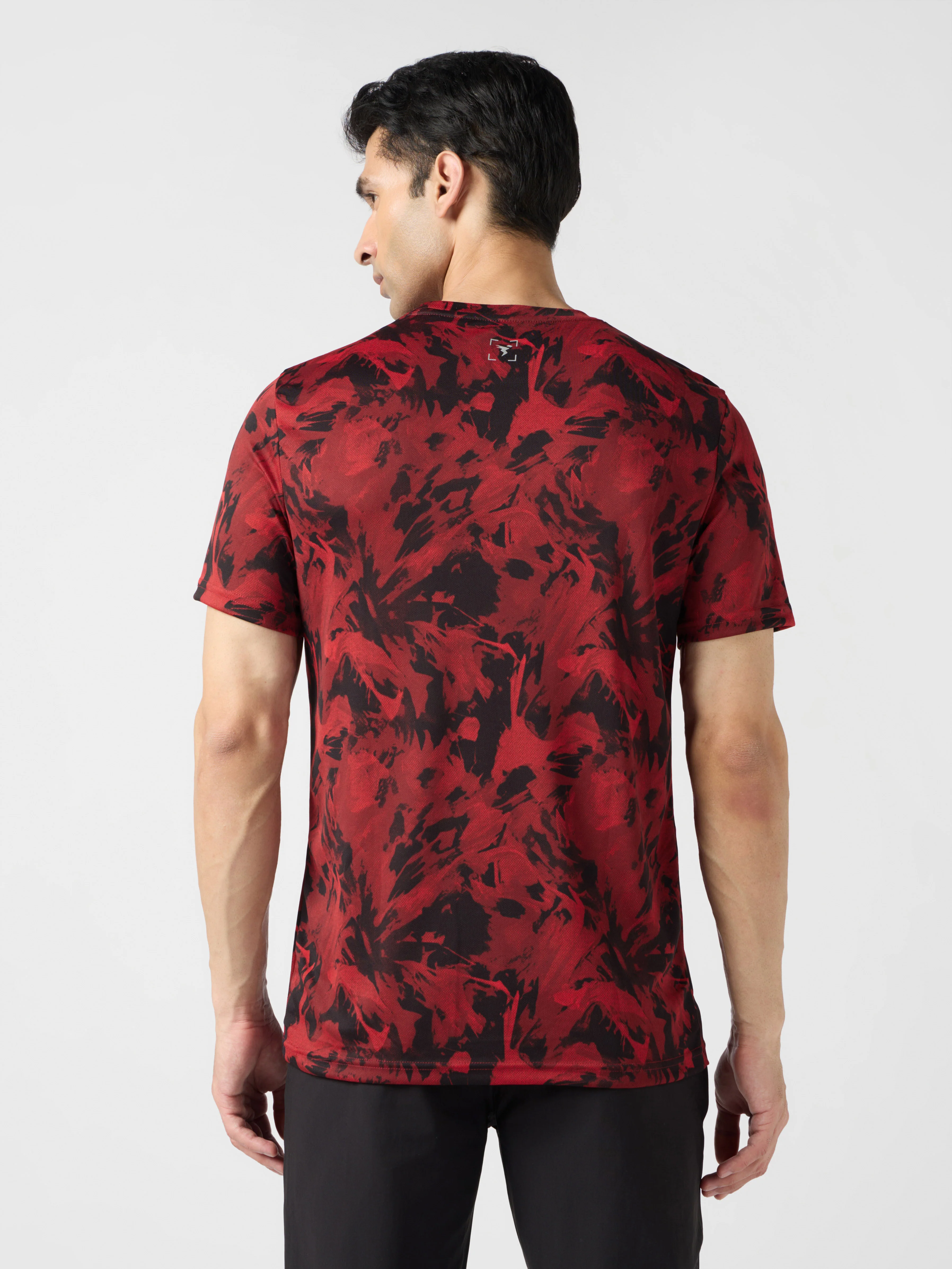 Men Abstract Print Slim Fit Crew Neck T-shirt with TECHNO COOL+ - Image 3