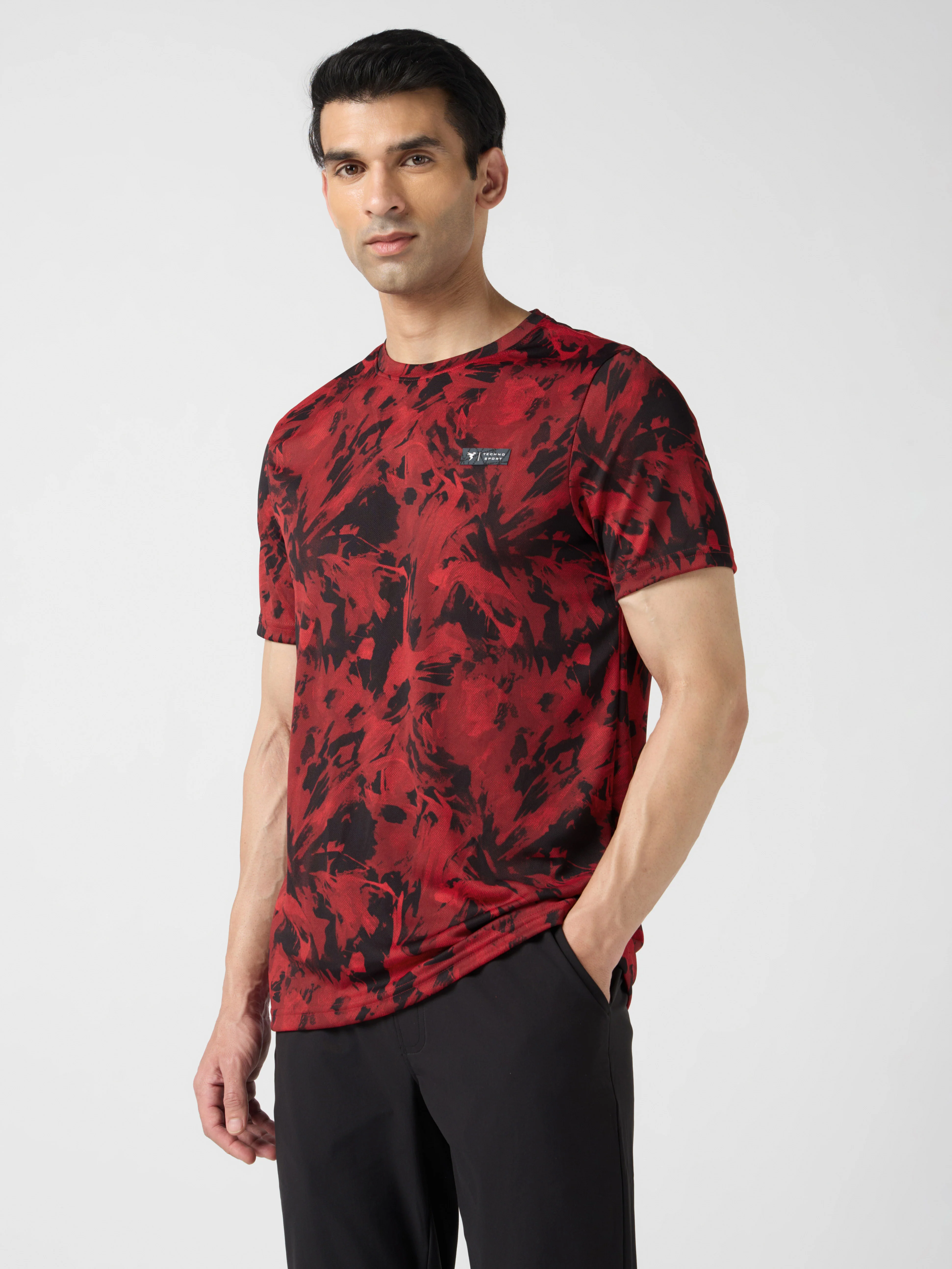 Men Abstract Print Slim Fit Crew Neck T-shirt with TECHNO COOL+ - Image 4