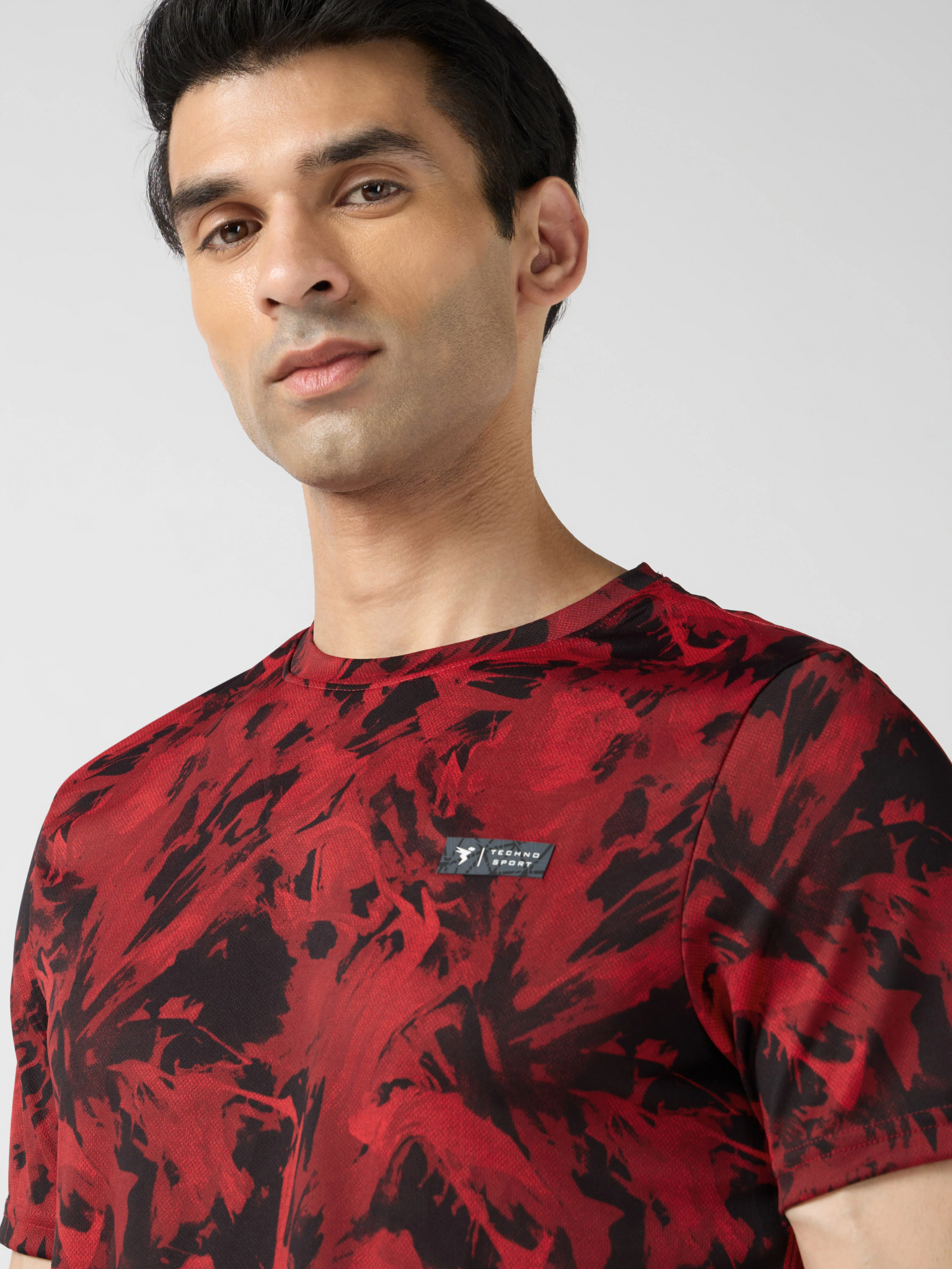 Men Abstract Print Slim Fit Crew Neck T-shirt with TECHNO COOL+ - Image 6