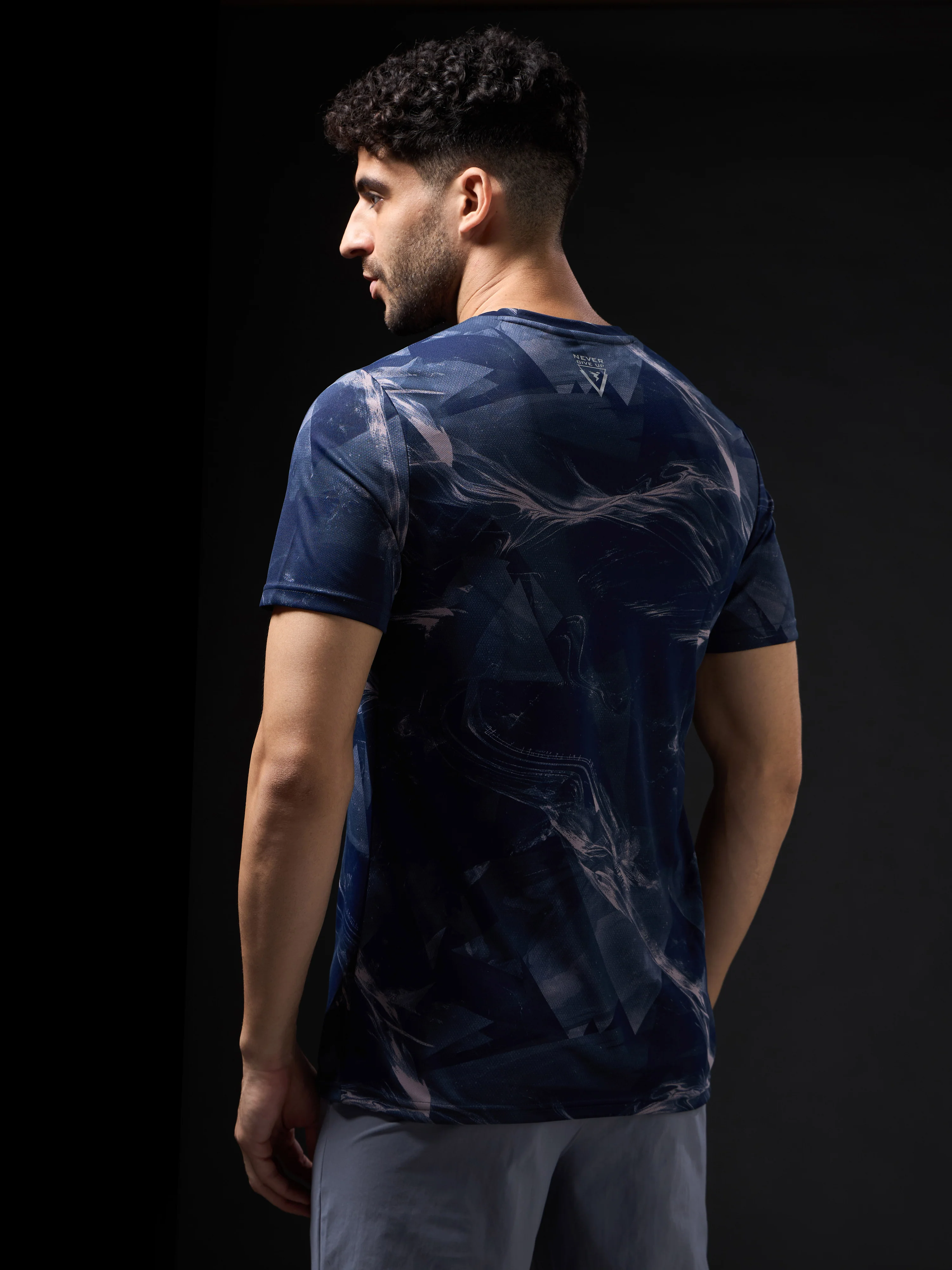Men Abstract Print Slim Fit Crew Neck T-shirt with TECHNO COOL+ - Image 3
