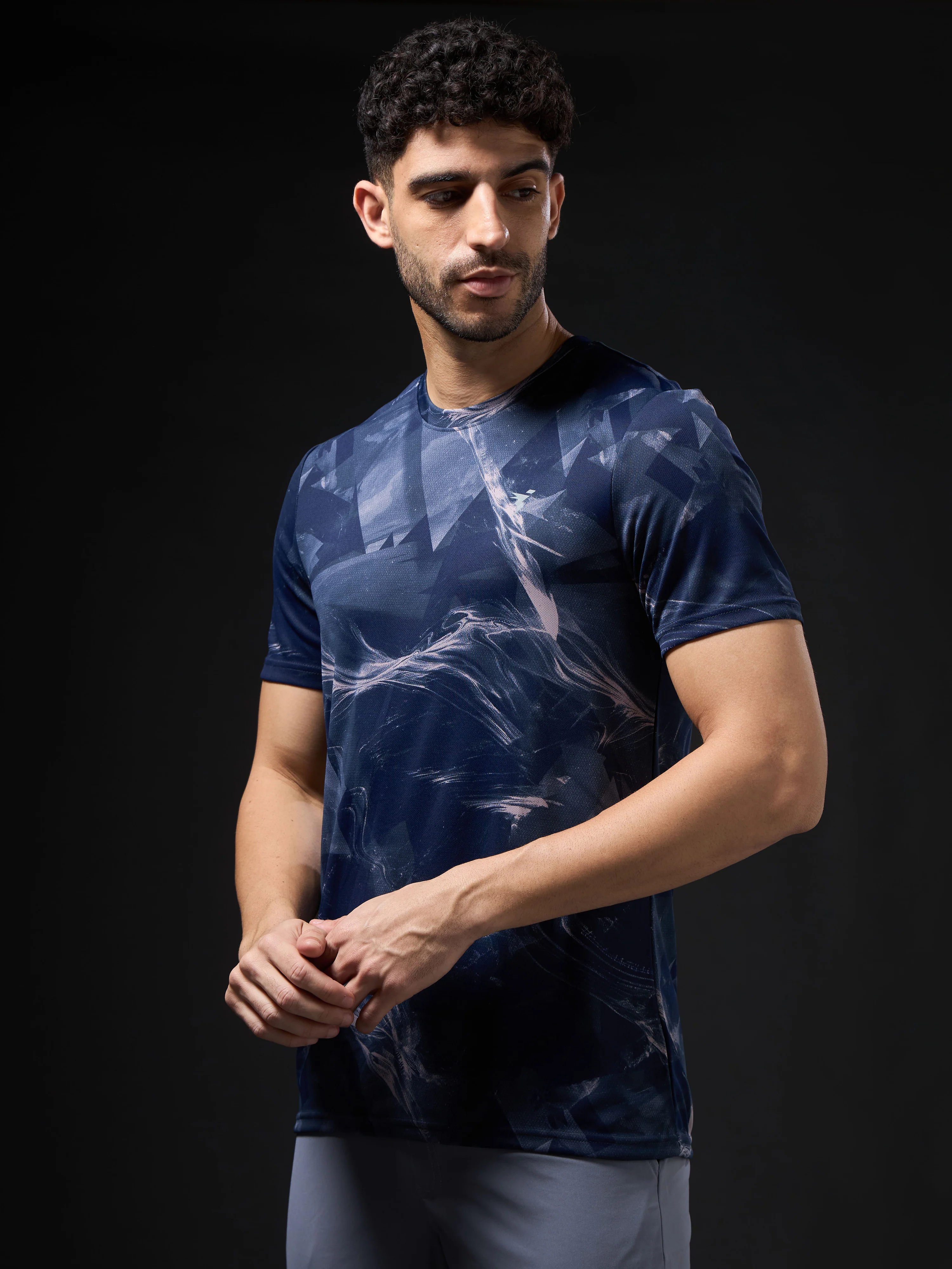 Men Abstract Print Slim Fit Crew Neck T-shirt with TECHNO COOL+ - Image 4
