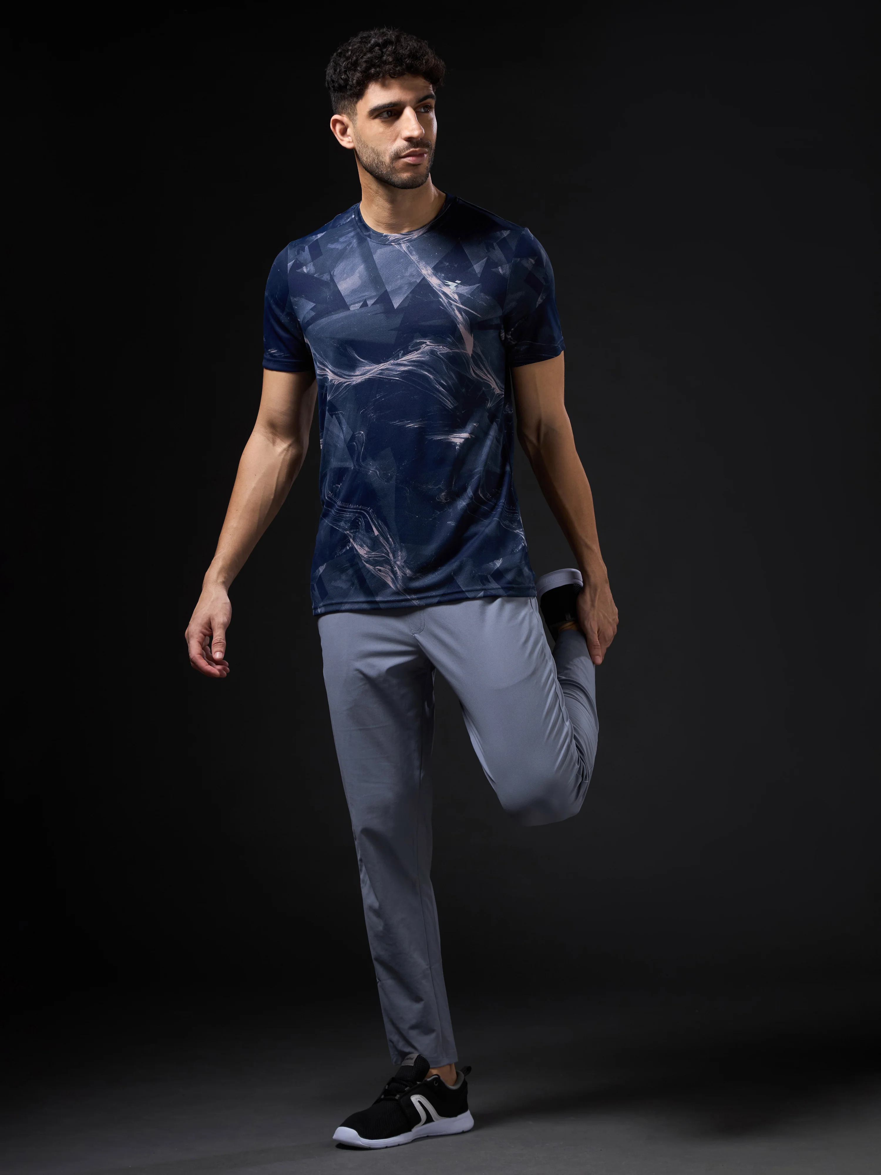 Men Abstract Print Slim Fit Crew Neck T-shirt with TECHNO COOL+ - Image 5