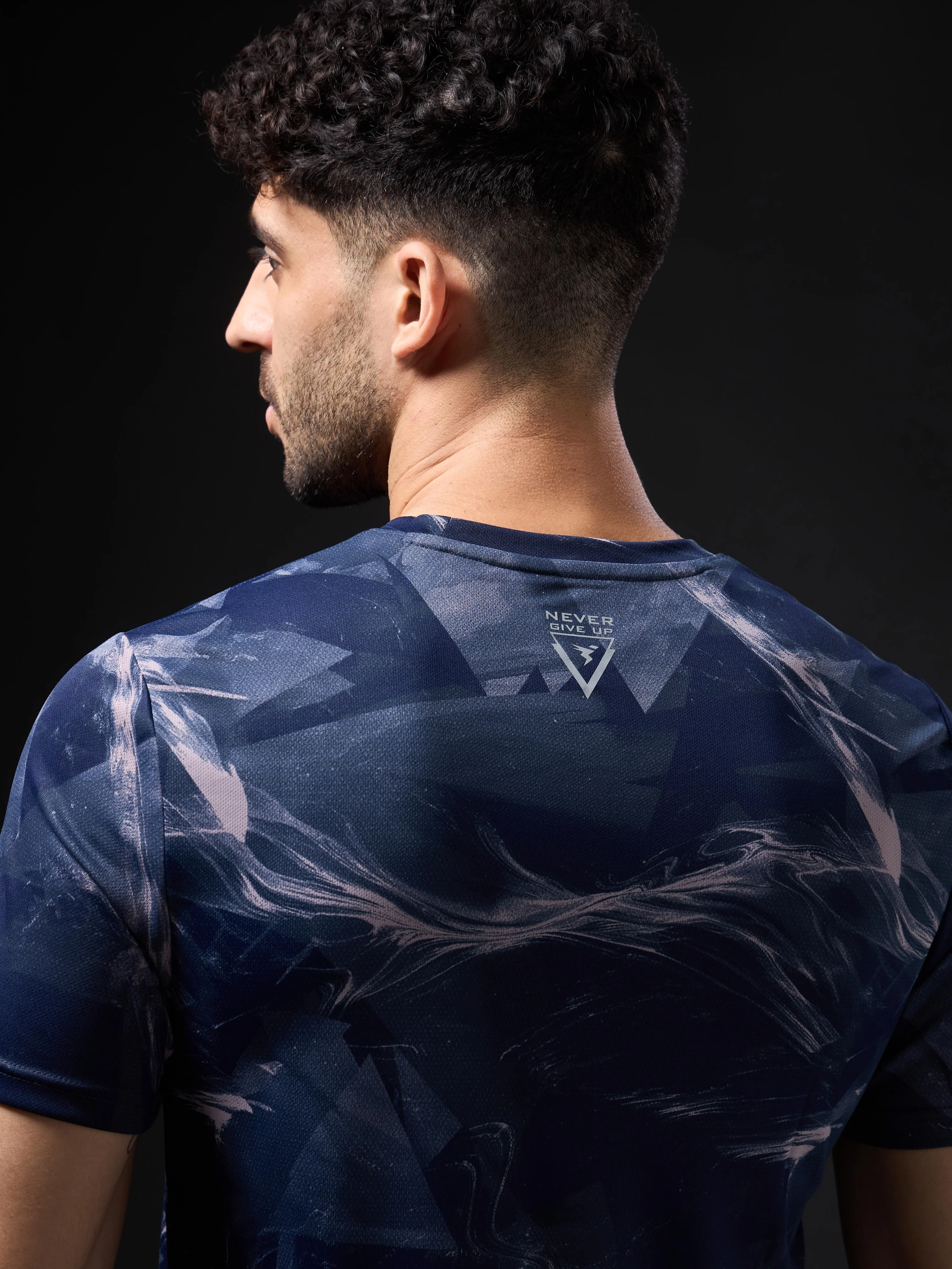 Men Abstract Print Slim Fit Crew Neck T-shirt with TECHNO COOL+ - Image 7