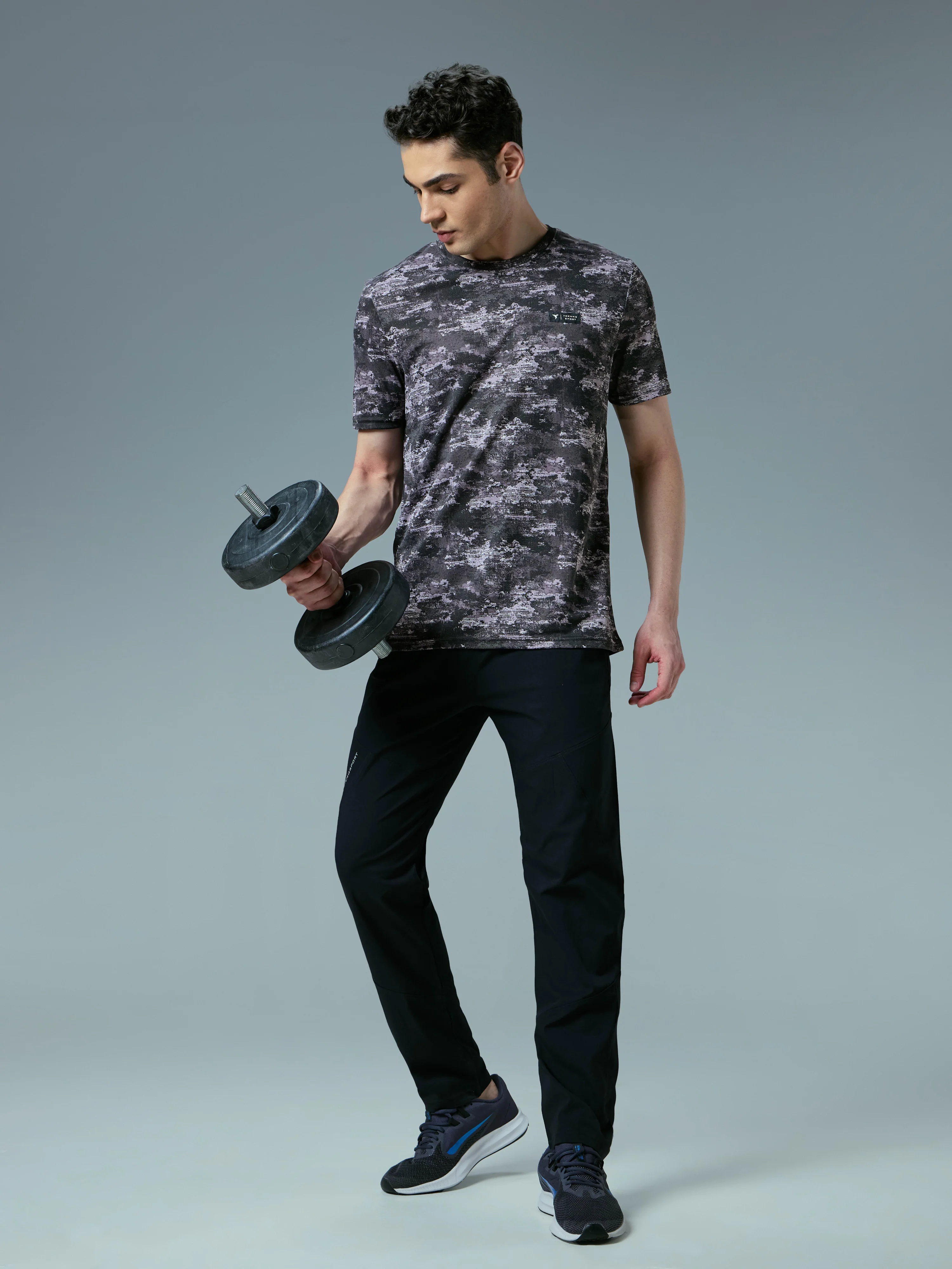 Men Abstract Print Slim Fit Crew Neck T-shirt with TECHNO COOL+ - Image 5