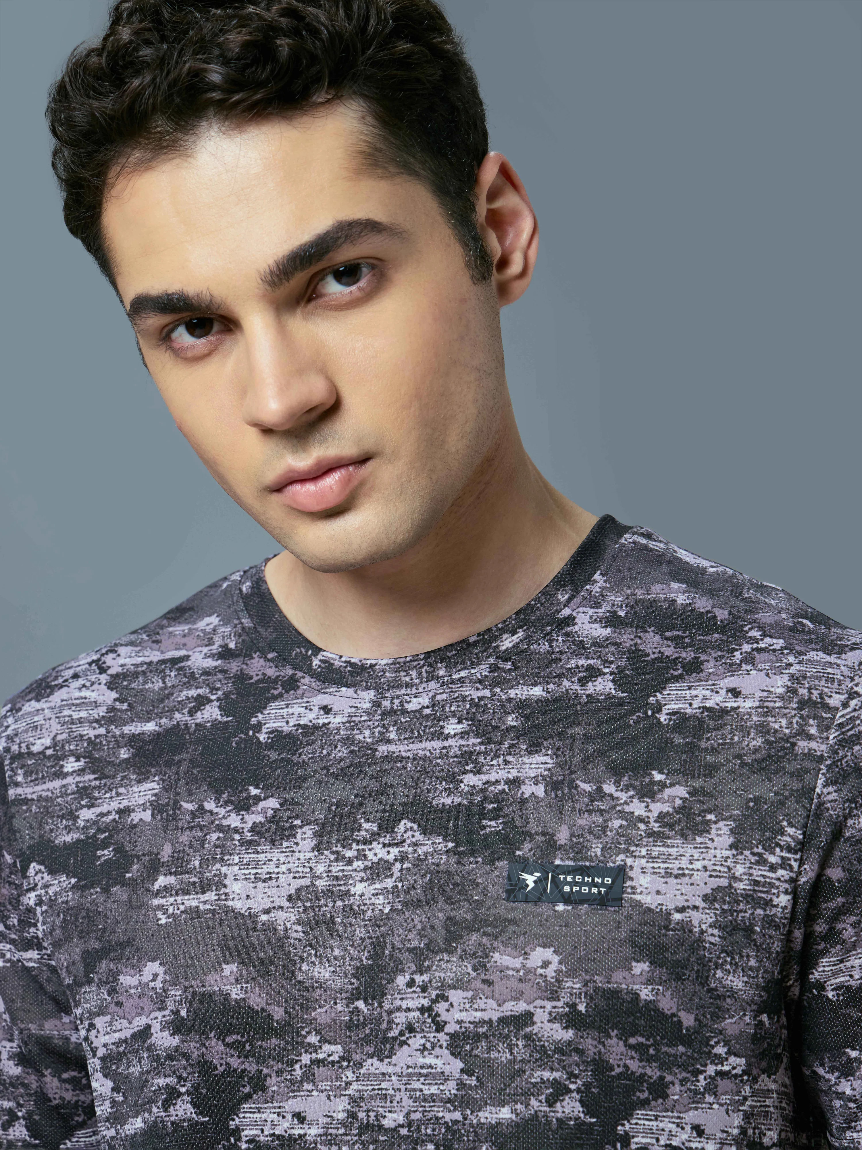 Men Abstract Print Slim Fit Crew Neck T-shirt with TECHNO COOL+ - Image 6