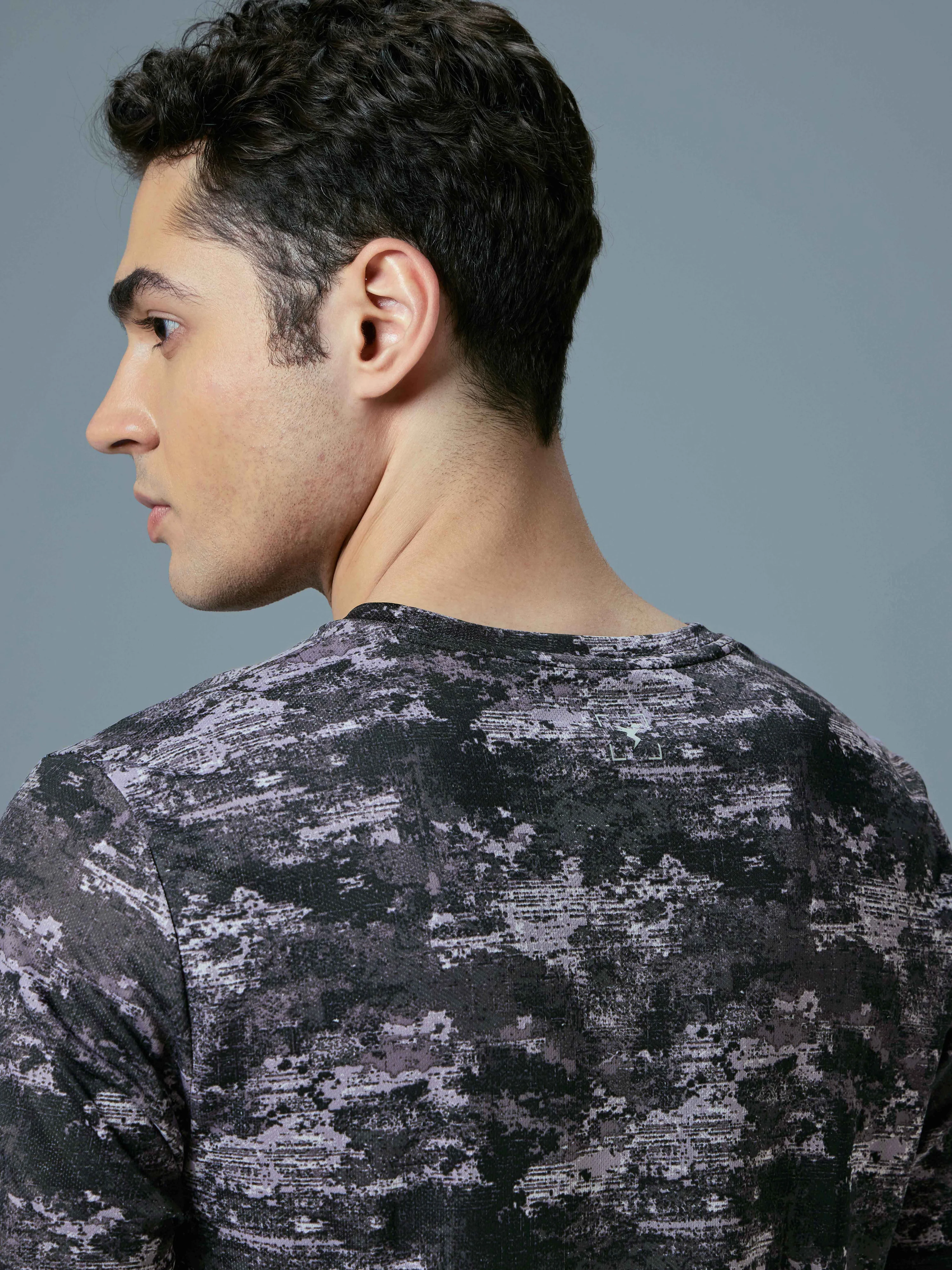Men Abstract Print Slim Fit Crew Neck T-shirt with TECHNO COOL+ - Image 7