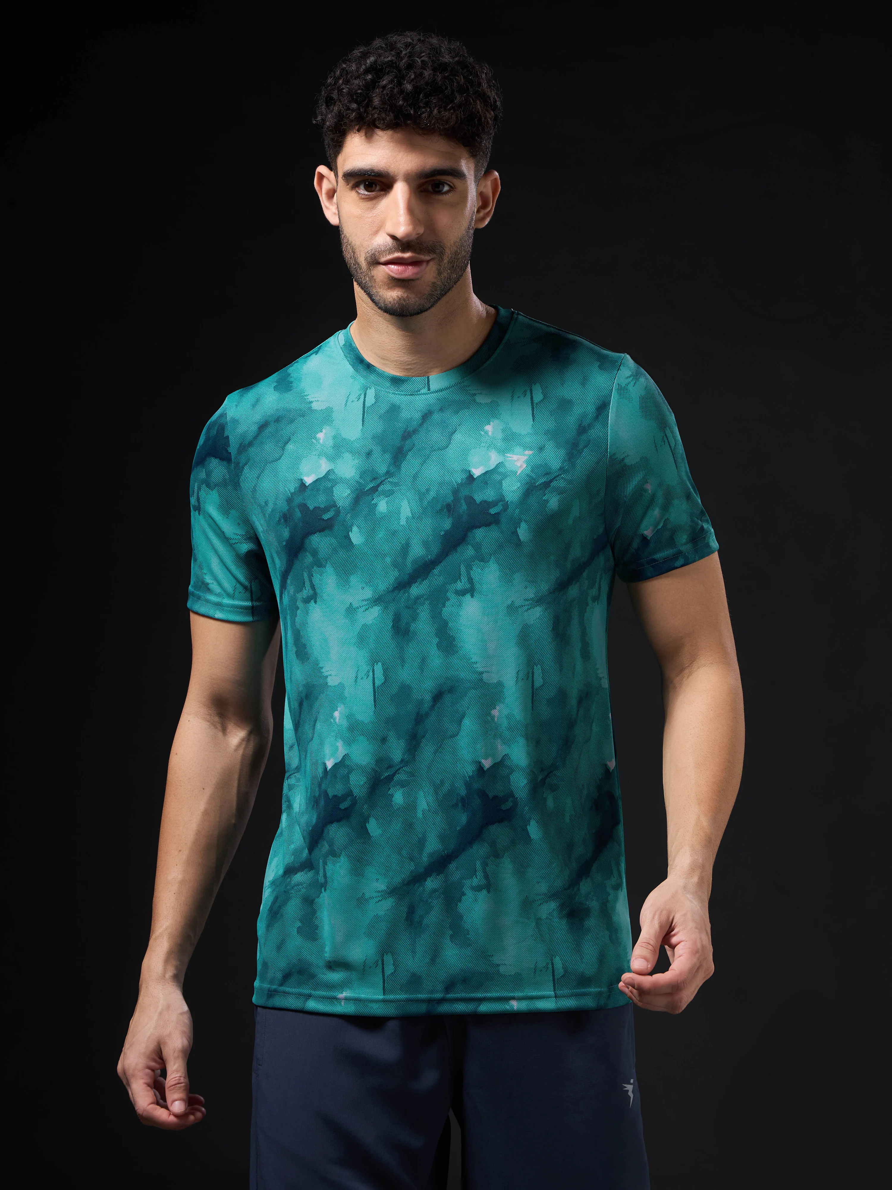 Men Abstract Print Slim Fit Crew Neck T-shirt with TECHNO COOL+ - Image 2