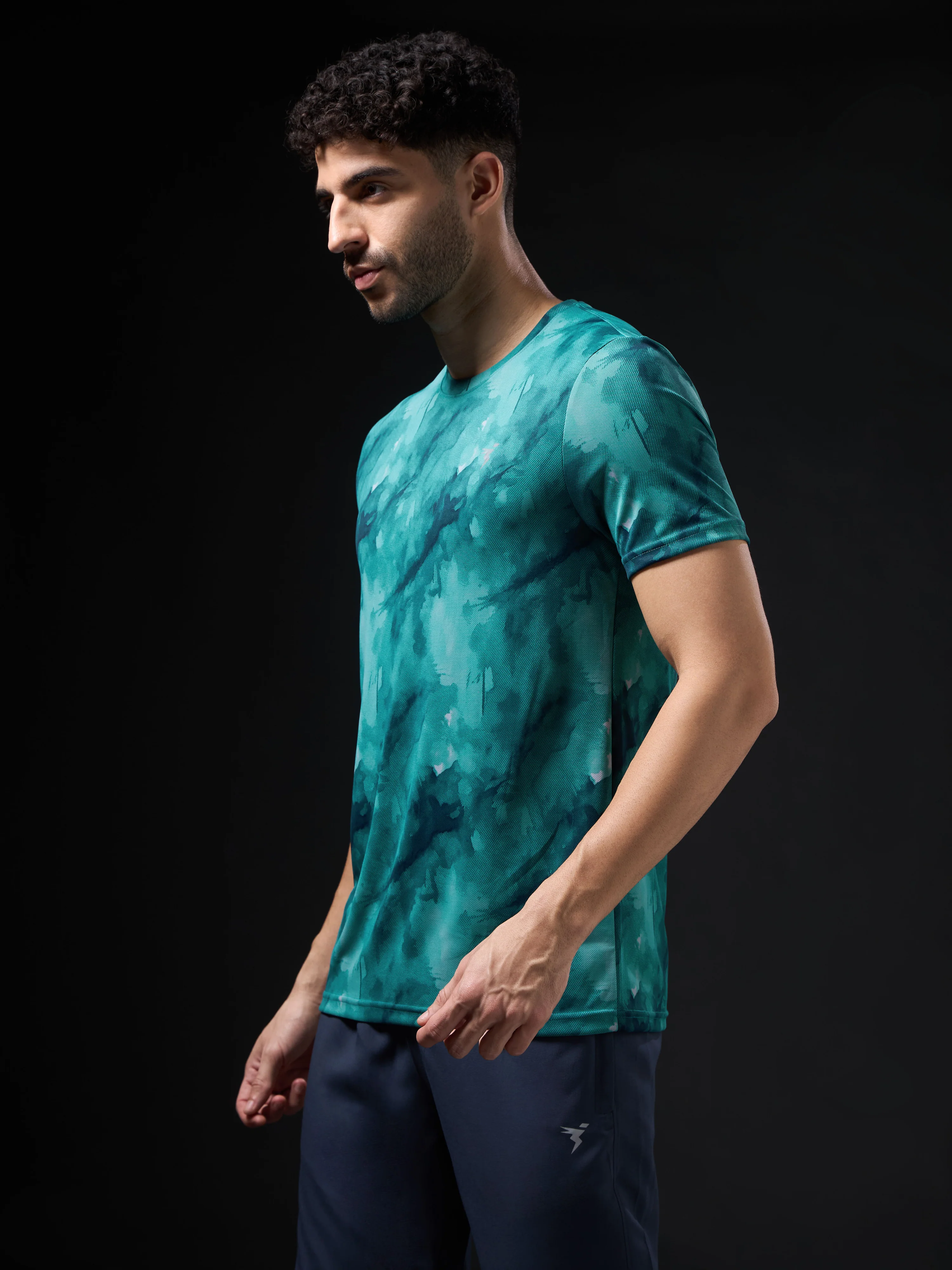 Men Abstract Print Slim Fit Crew Neck T-shirt with TECHNO COOL+ - Image 4